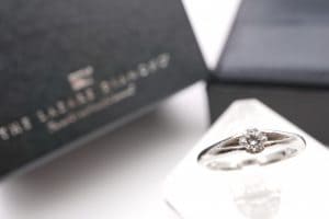 投稿記事「ラザールダイヤモンドの婚約指輪を高価買取いたしました！」の商品画像