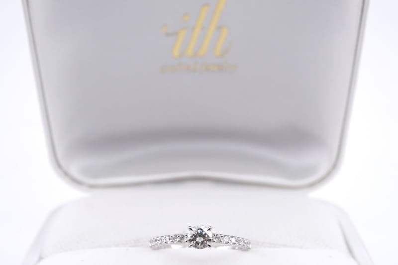 投稿記事「イズの婚約指輪を高価買取いたしました！」の商品画像