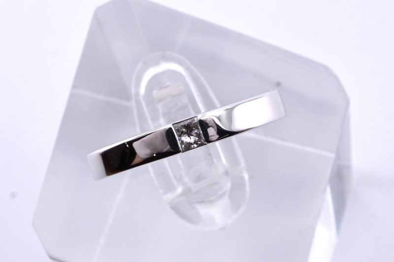 投稿記事「ハリーウィンストンの結婚指輪プリンセスカットダイヤリングを高価買取いたしました！」の商品画像