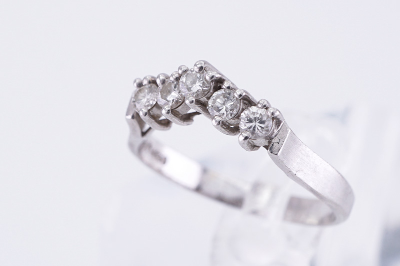 投稿記事「ノーブランドのダイヤリングを高価買取いたしました！」の商品画像