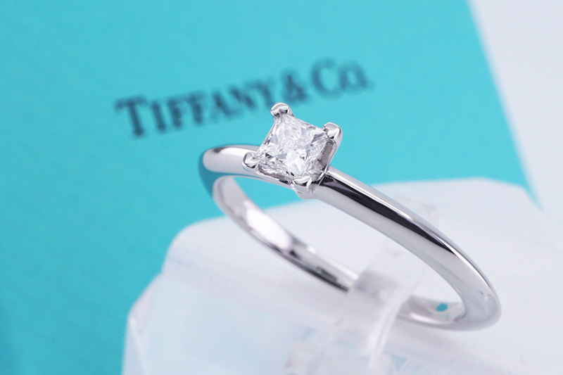 投稿記事「ティファニー　エンゲージメント　プリンセスカット　ダイヤモンドリングを買取しました！」の商品画像