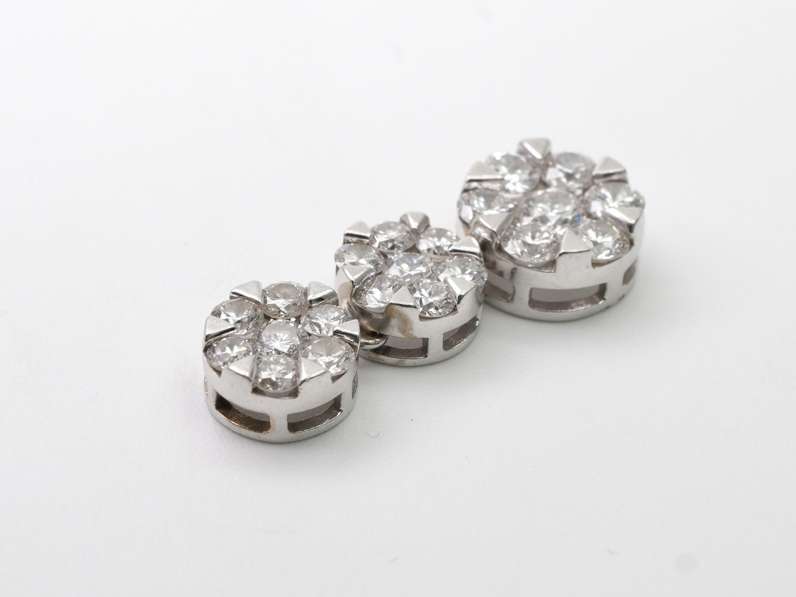 投稿記事「ダイヤトリロジーネックレス k18WG D2.00ctを買取しました！」の商品画像