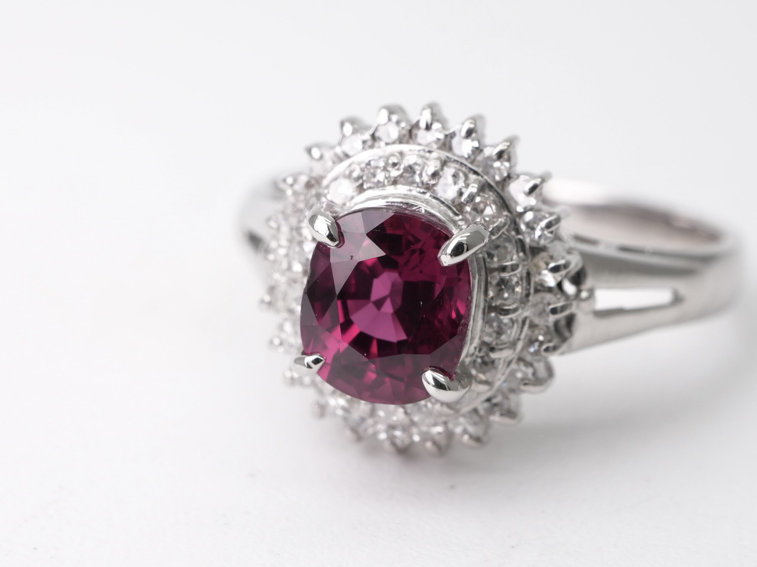 投稿記事「ルビー ダイヤ リング Pt900 1.08ct 0.22ctを買取しました！」の商品画像