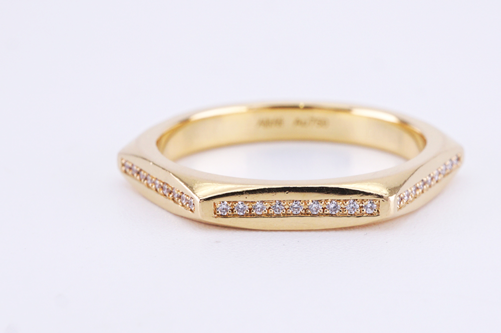 投稿記事「アーカー ルーシュファセット ダイヤリングを買取しました！」の商品画像