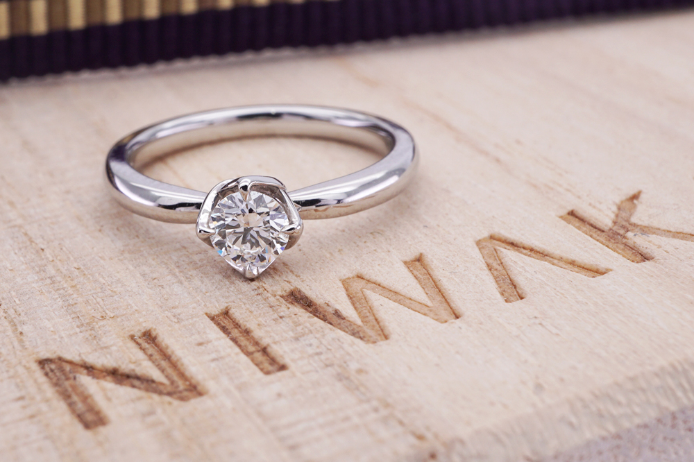 投稿記事「俄 結 ダイヤリング を買取しました！」の商品画像