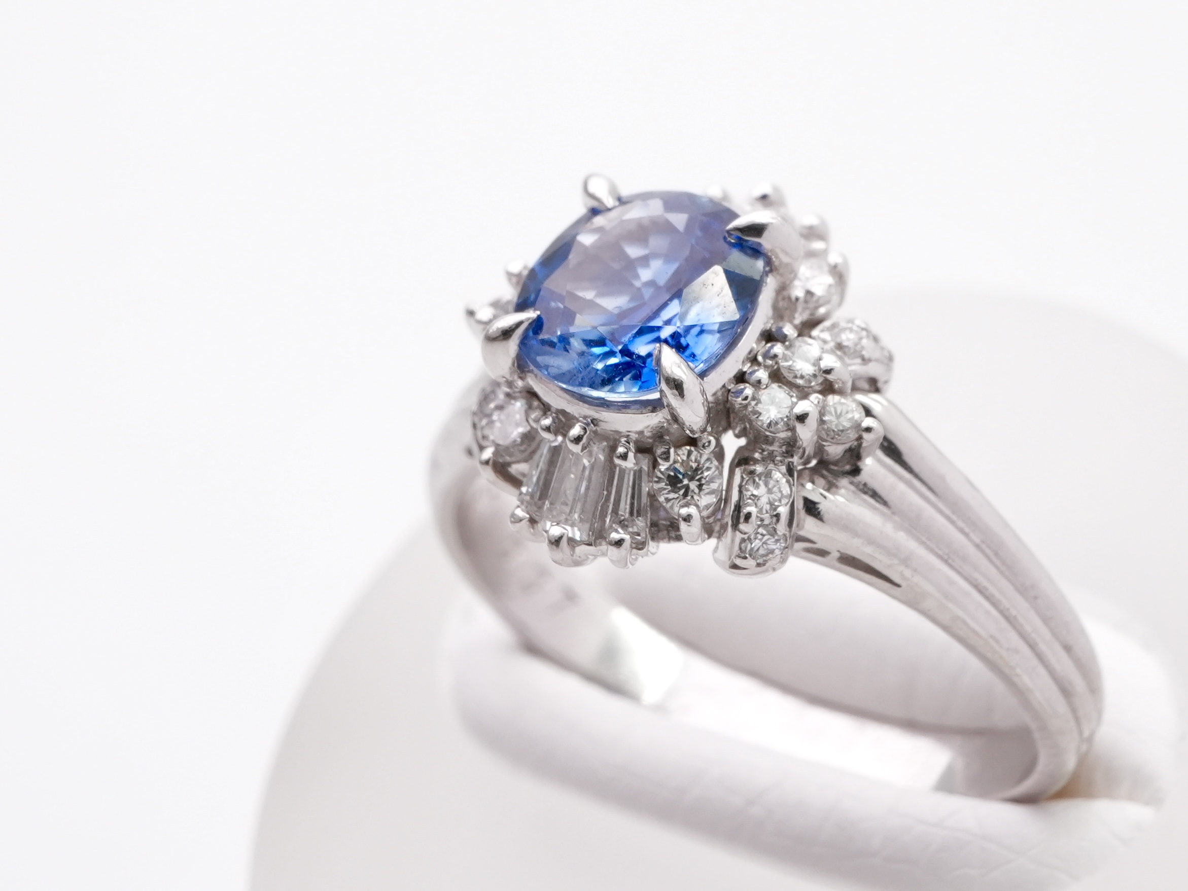 投稿記事「サファイヤ ダイヤ リング Pt900 1.31ct D0.37ct を買取しました！」の商品画像