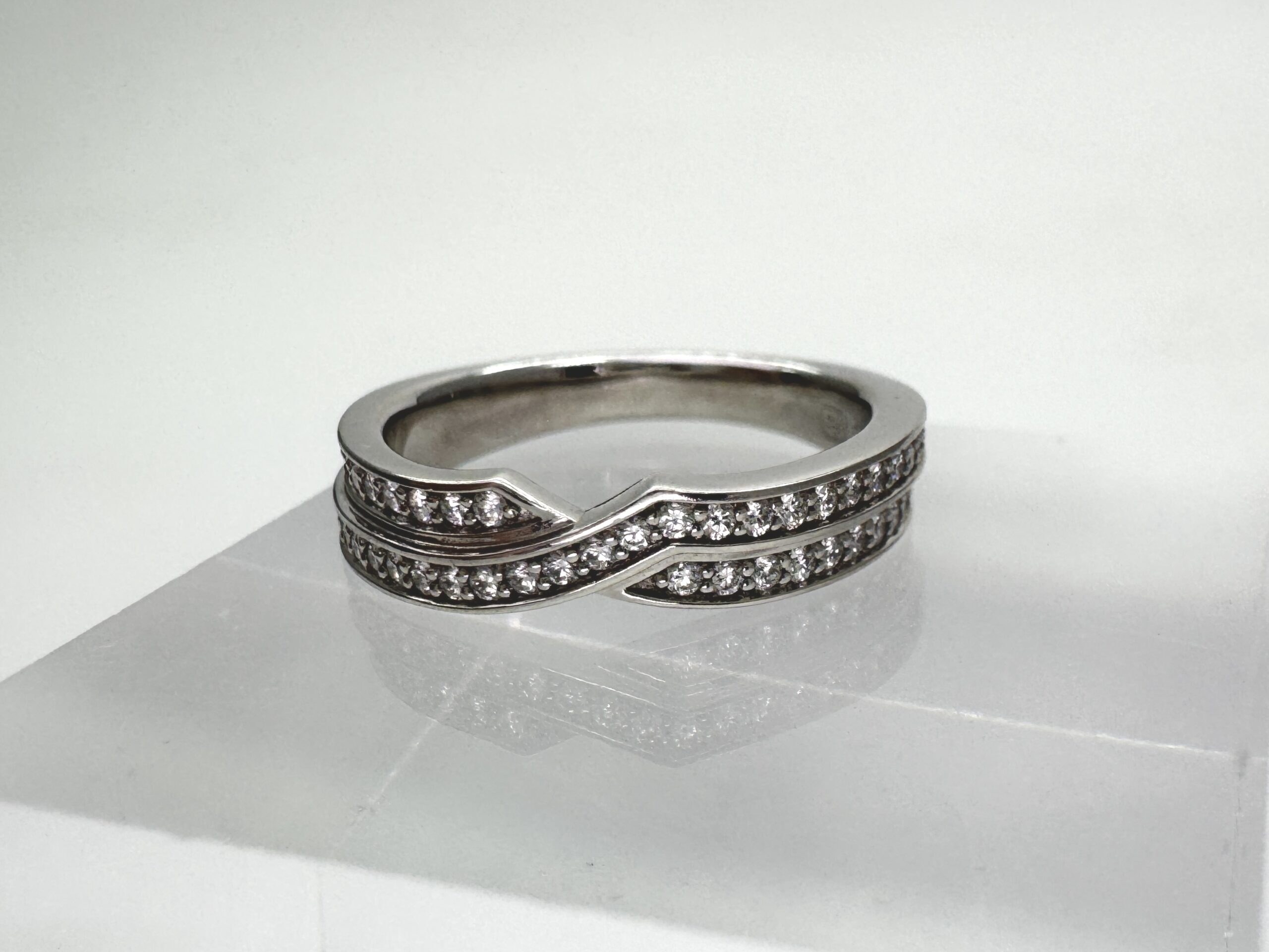 投稿記事「ハリーウィンストン トリスト ツーロウ バンドリング を買取しました！」の商品画像