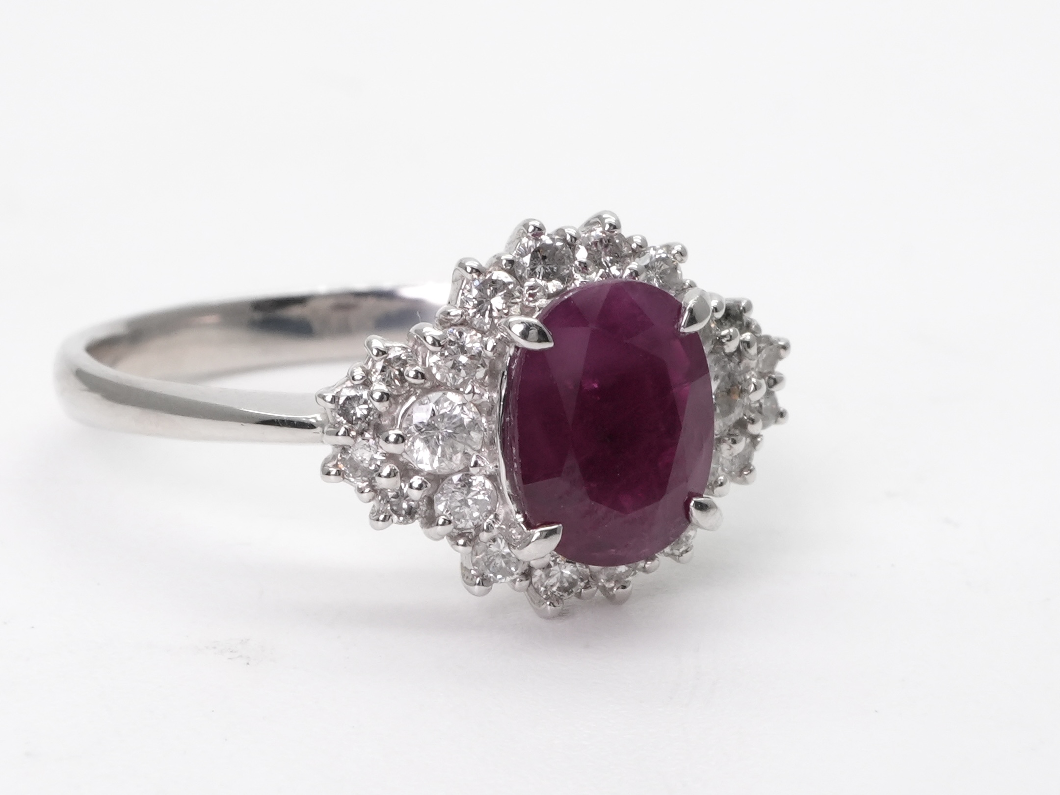 投稿記事「ルビーダイヤリング Pt900 2.00ct D0.50ctを買取しました！」の商品画像