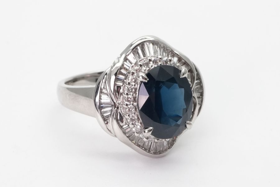 投稿記事「サファイヤダイヤリング Pt900 S3.22ct D0.65ctを買取しました！」の商品画像