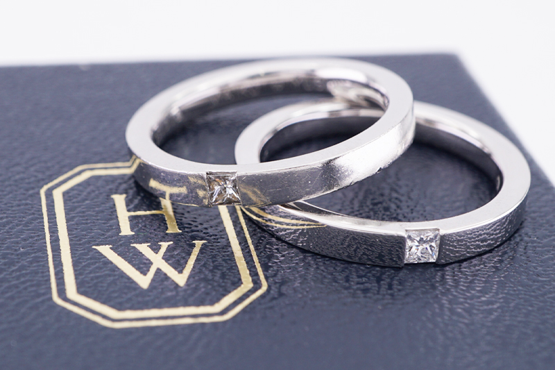 投稿記事「ハリーウィンストン プリンセスカット マリッジリング ペアを買取しました！」の商品画像