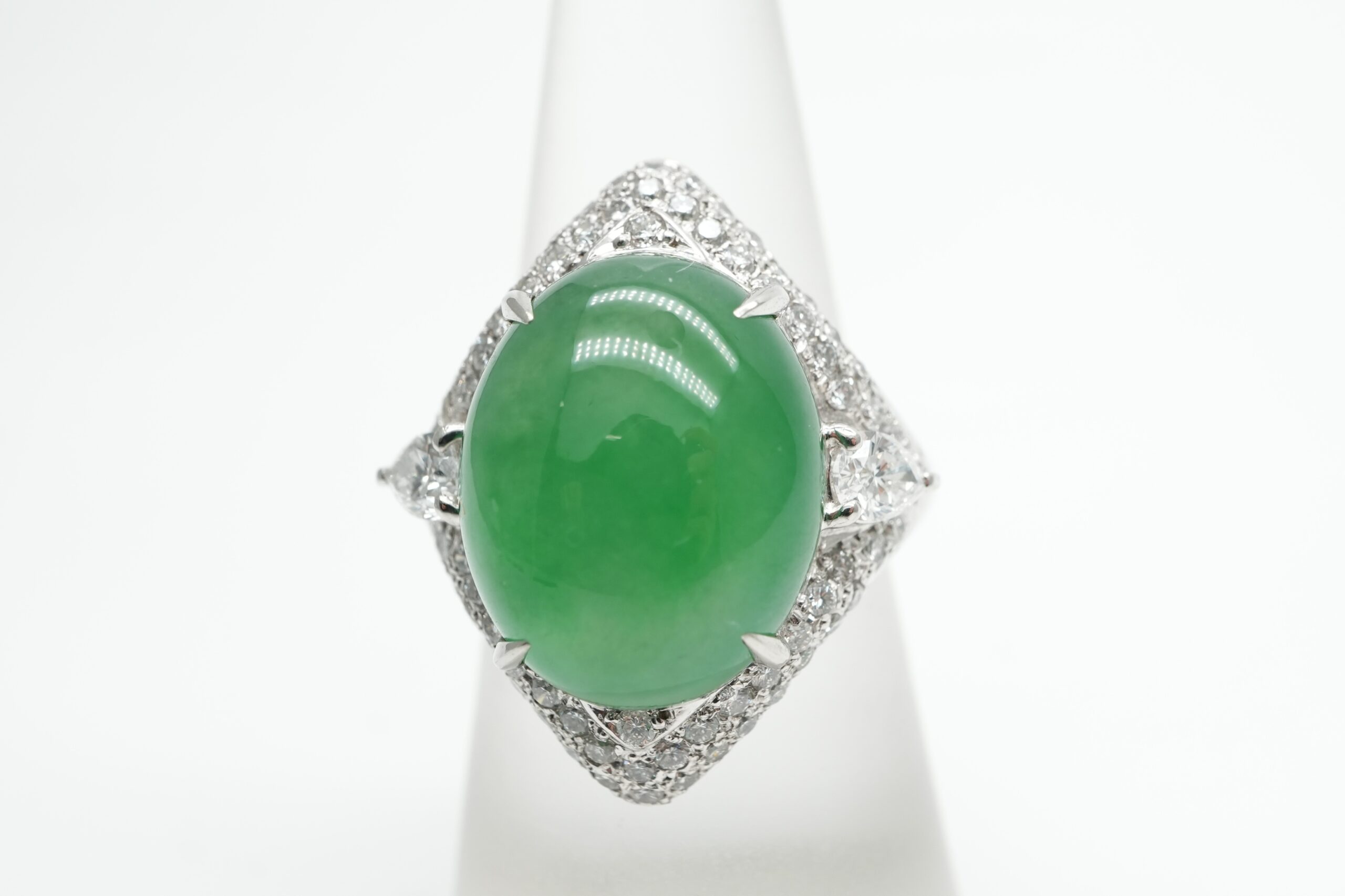 投稿記事「翡翠 ダイヤ リング pt900 14.97ct D1.25ctを買取しました！」の商品画像