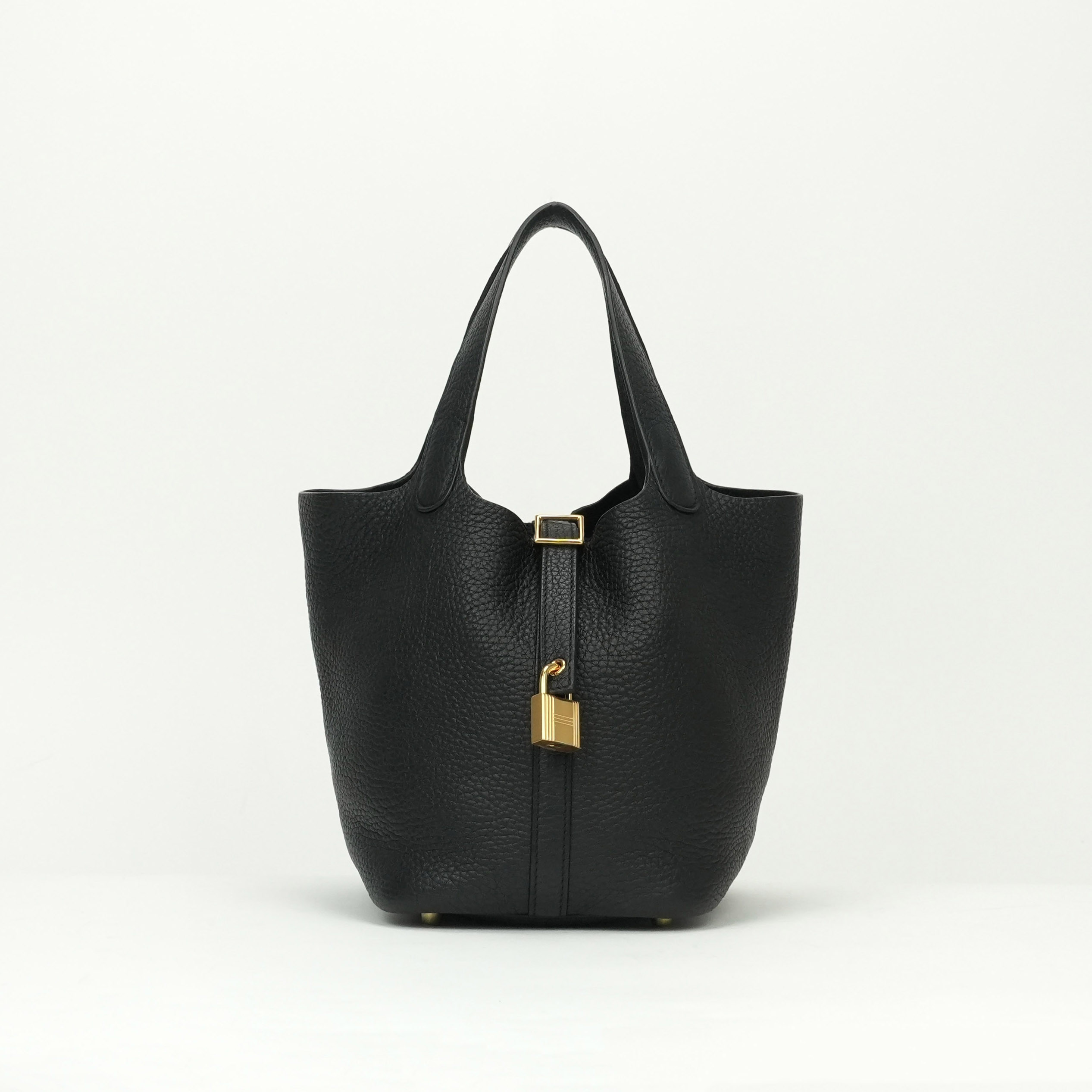 投稿記事「エルメス ピコタンロックPM トリヨンクレマンス ブラック ゴールド金具を買取しました！」の商品画像