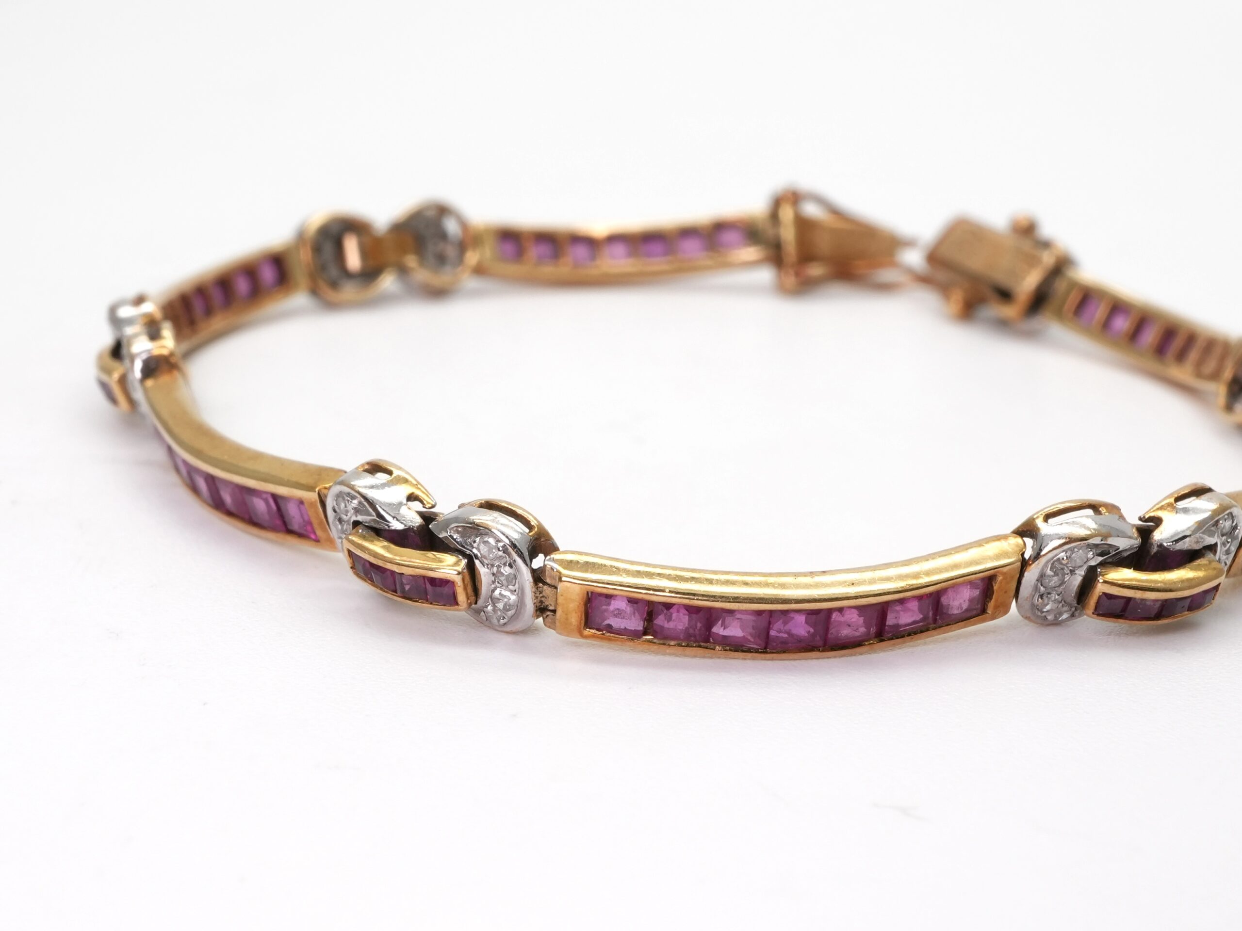 投稿記事「ルビーダイヤブレスレット K18 4.80ct 0.25ctを買取しました！」の商品画像