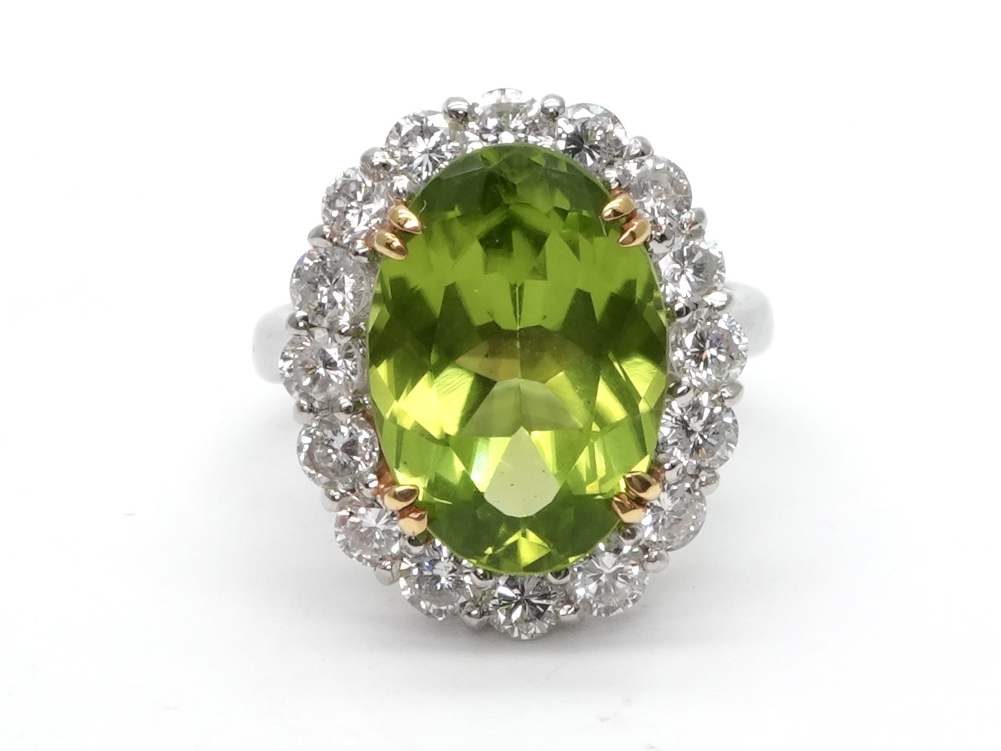 投稿記事「ペリドットダイヤリング K18/Pt950 7.97ct 1.90ctを買取しました！」の商品画像