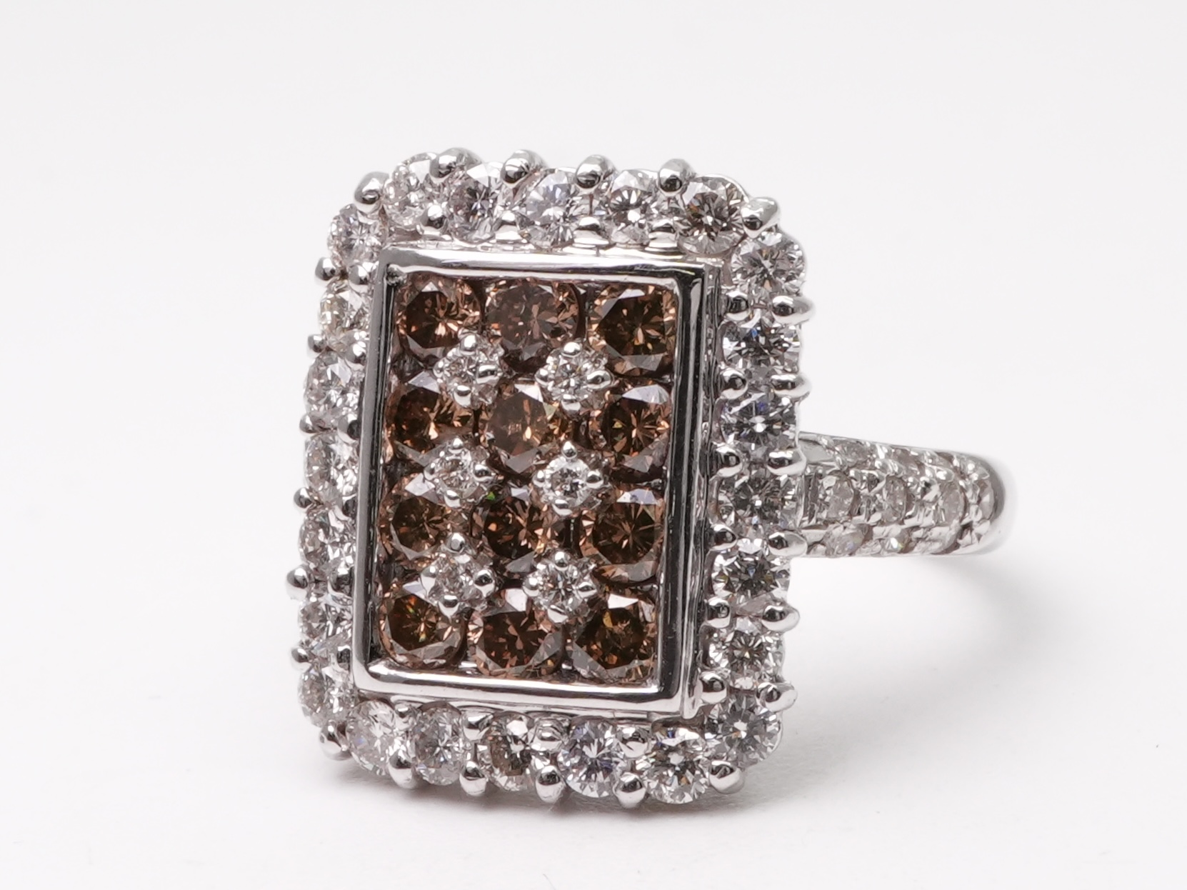 投稿記事「ダイヤリング K18WG 2.10ctを買取しました！」の商品画像