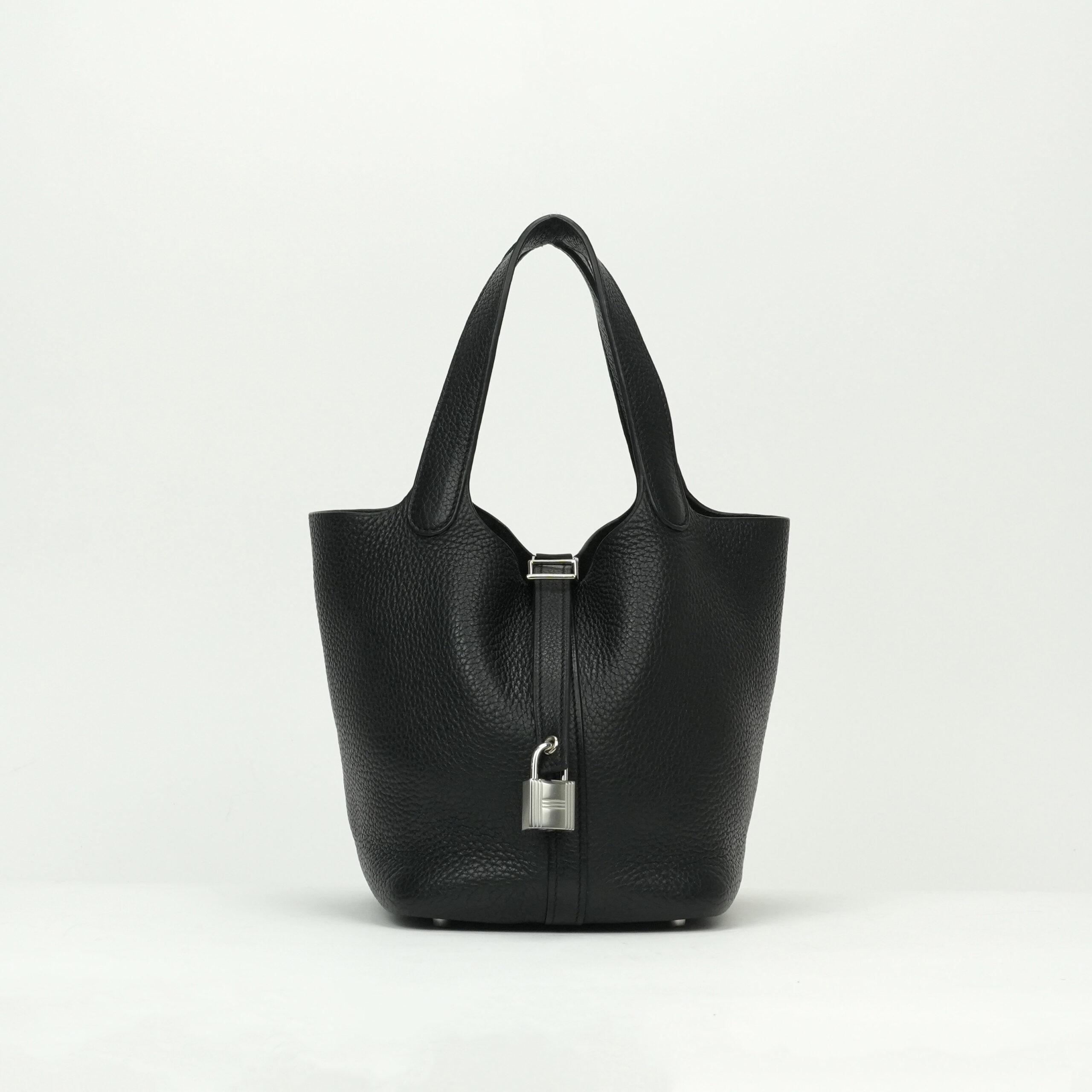 投稿記事「エルメス ピコタンロックPM トリヨンクレマンス ブラック シルバー金具を買取しました！」の商品画像