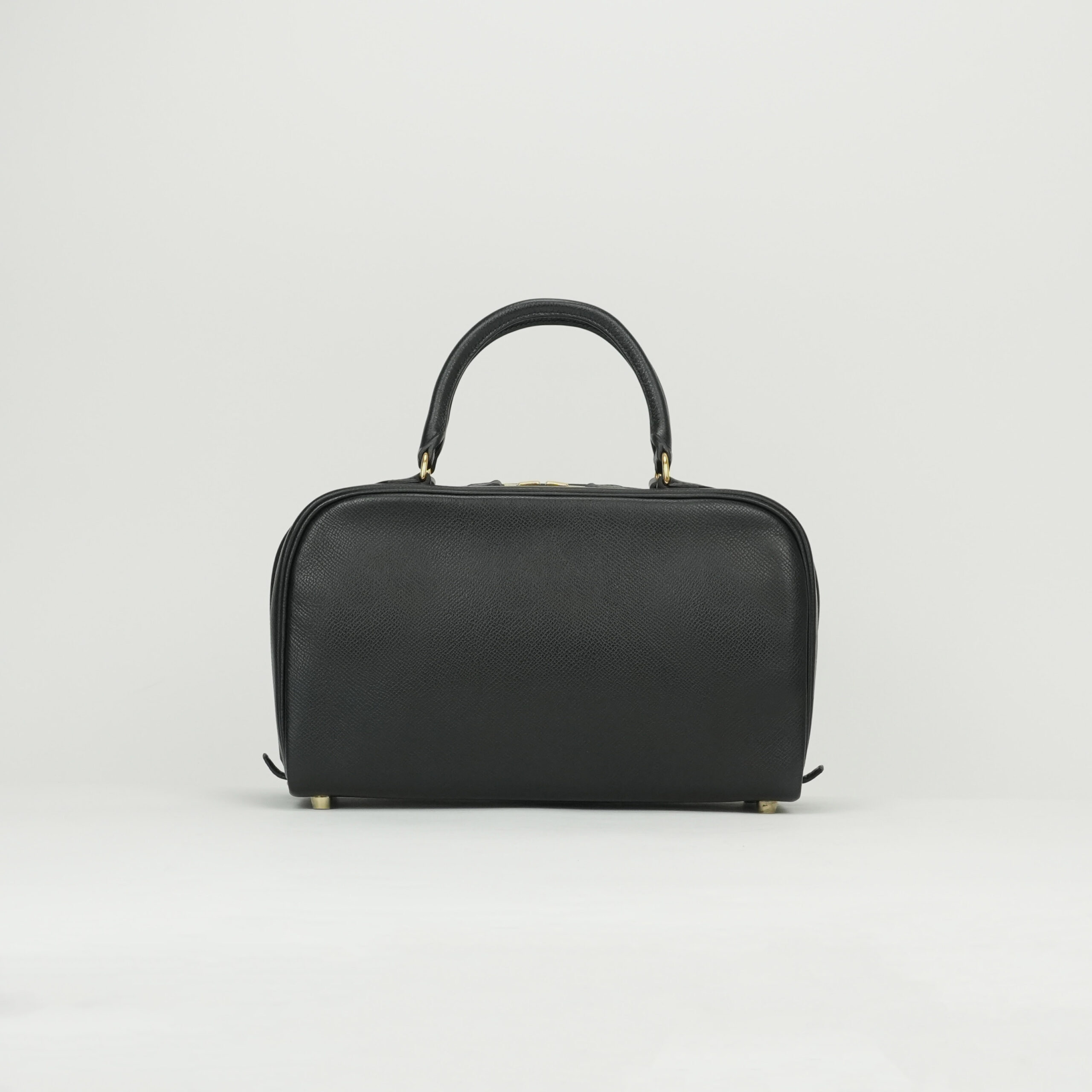 投稿記事「エルメス サックアンヴィ26 エプソン ブラック ゴールド金具を買取しました！」の商品画像