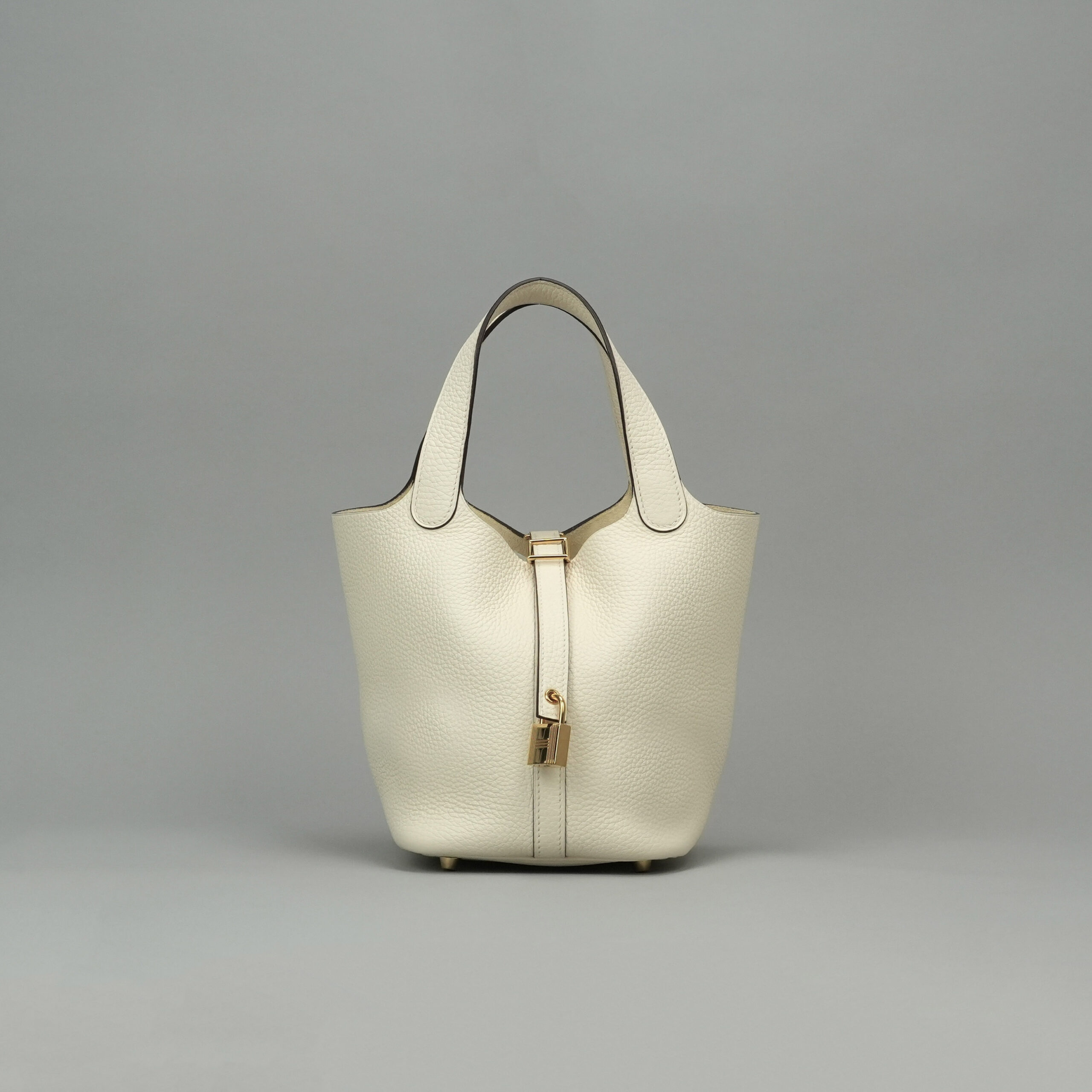 投稿記事「エルメス ピコタンロックPM トリヨンクレマンス バルシュマン ゴールド金具を買取しました！」の商品画像