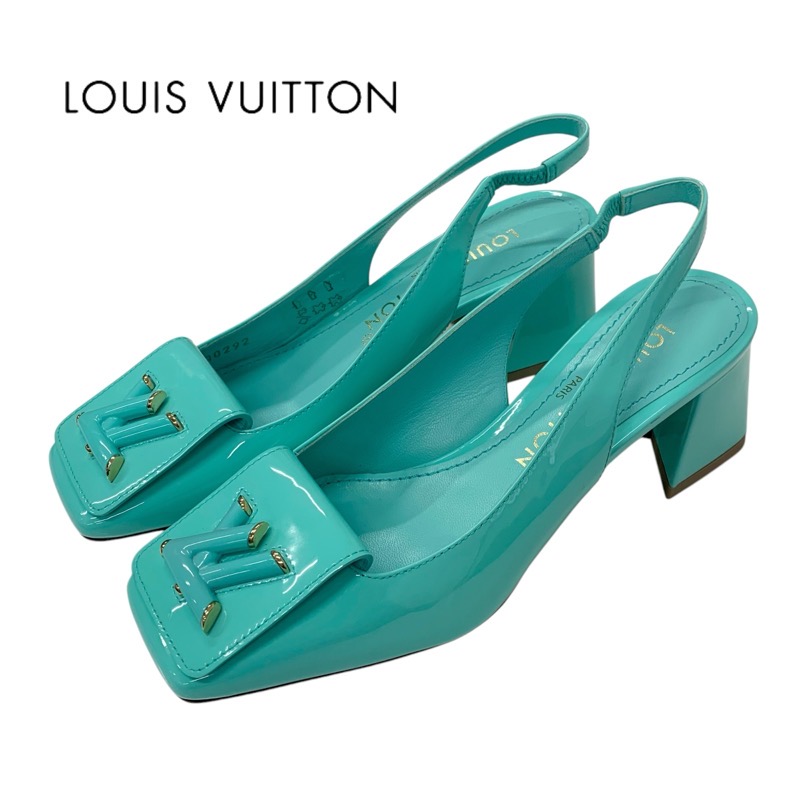 投稿記事「ルイヴィトン シェイクライン LVロゴ パテント スリングバック パンプス ターコイズブルーを買取しました！」の商品画像