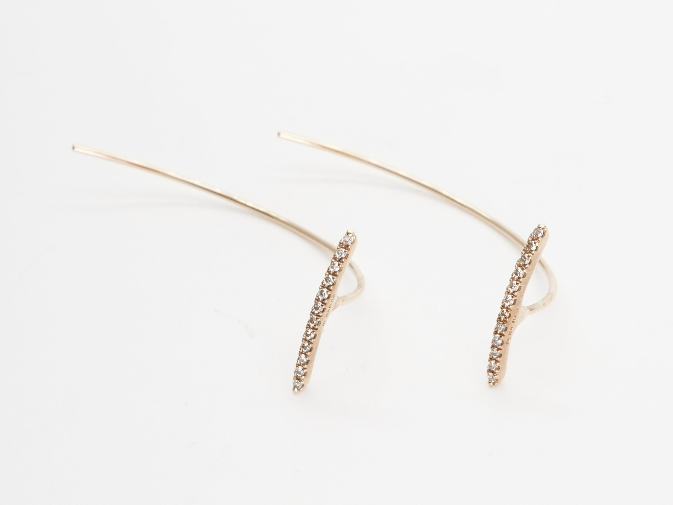 投稿記事「ヒロタカ Trapeze ダイヤモンド アローピアスを買取しました！」の商品画像