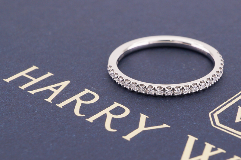 投稿記事「ハリーウィンストン ハーフエタニティ マイクロパヴェバンド ダイヤリング を買取しました！」の商品画像