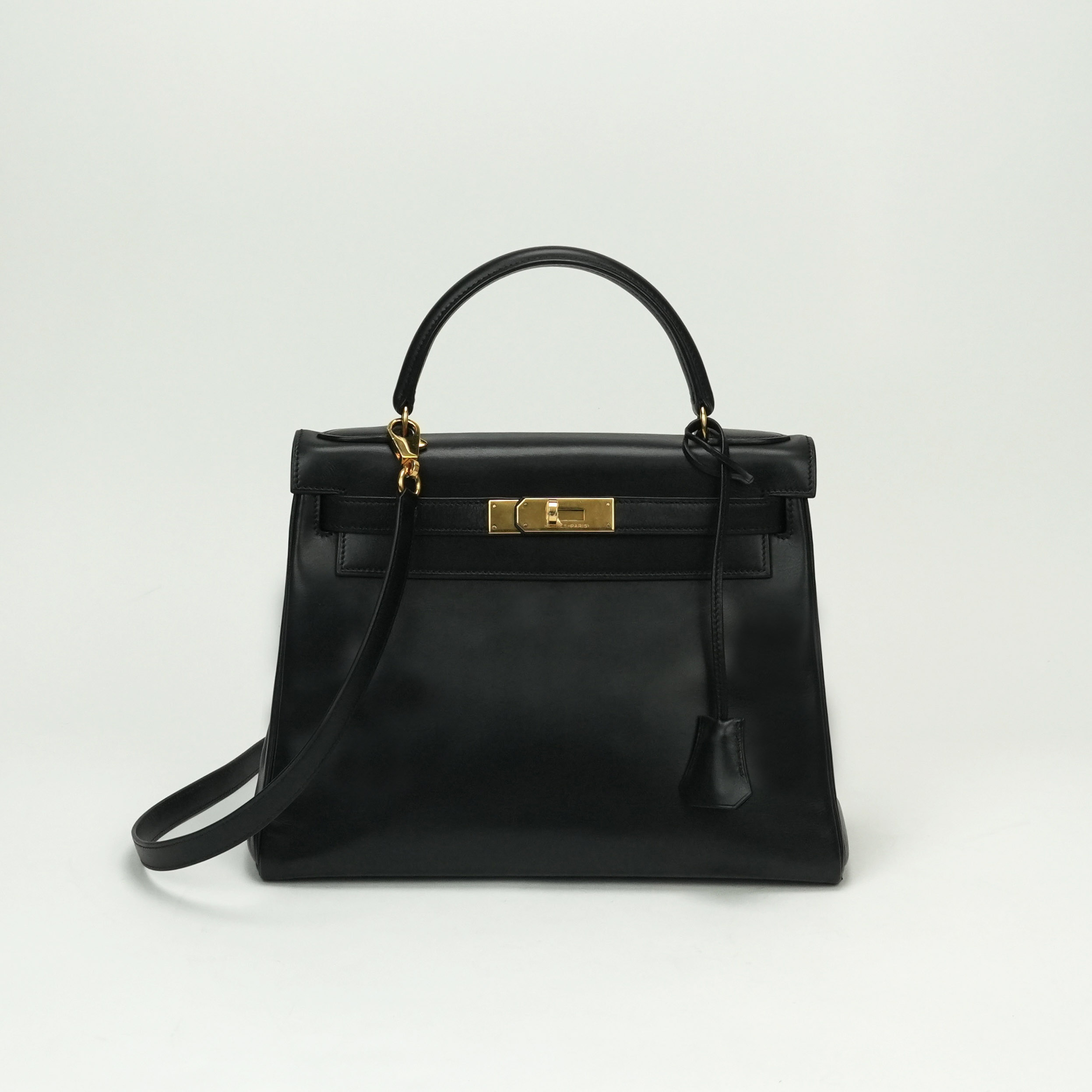 投稿記事「エルメス ケリー28 ボックスカーフ ブラック ゴールド金具を買取しました！」の商品画像