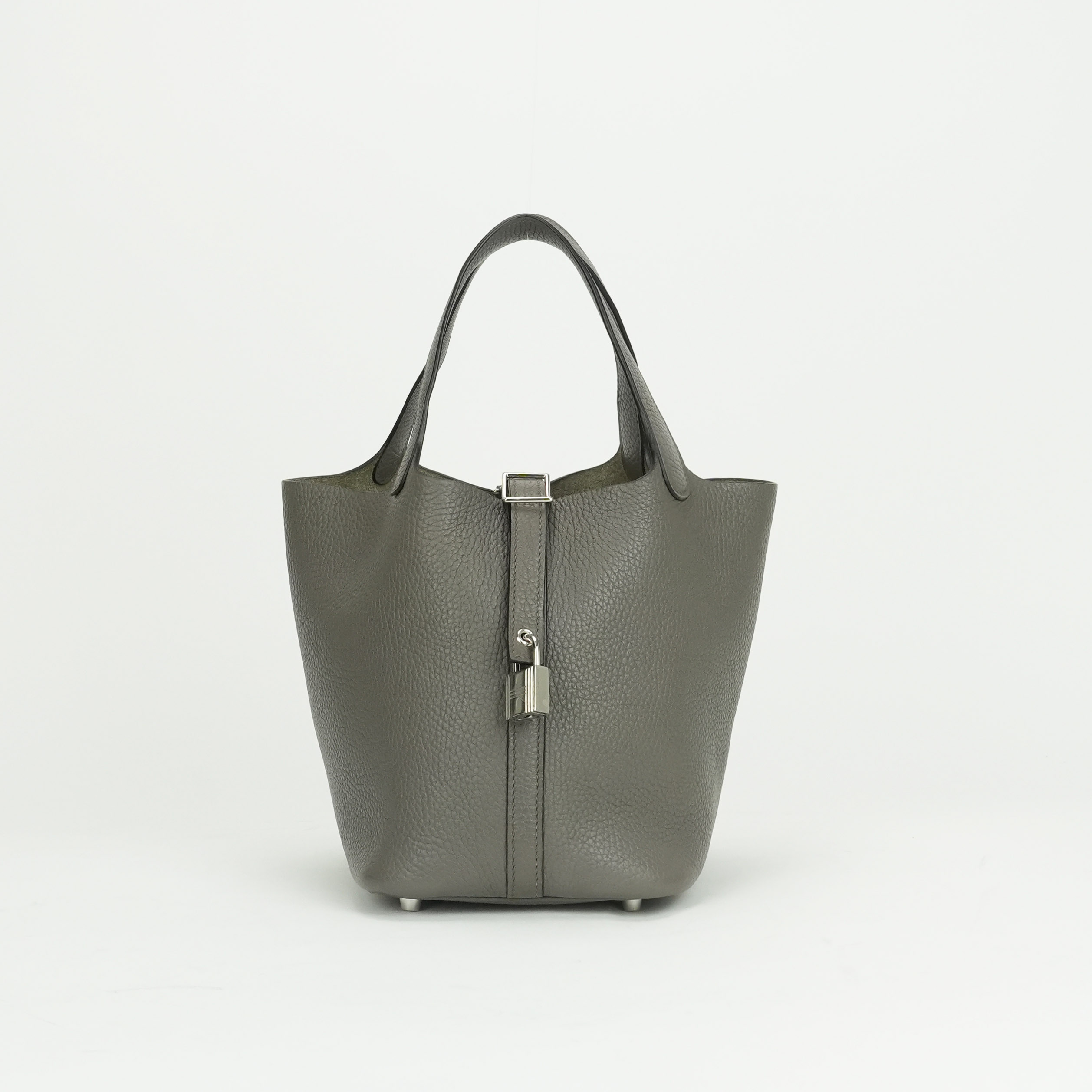 投稿記事「エルメス ピコタンロックPM トリヨンクレマンス エタン シルバー金具を買取しました！」の商品画像