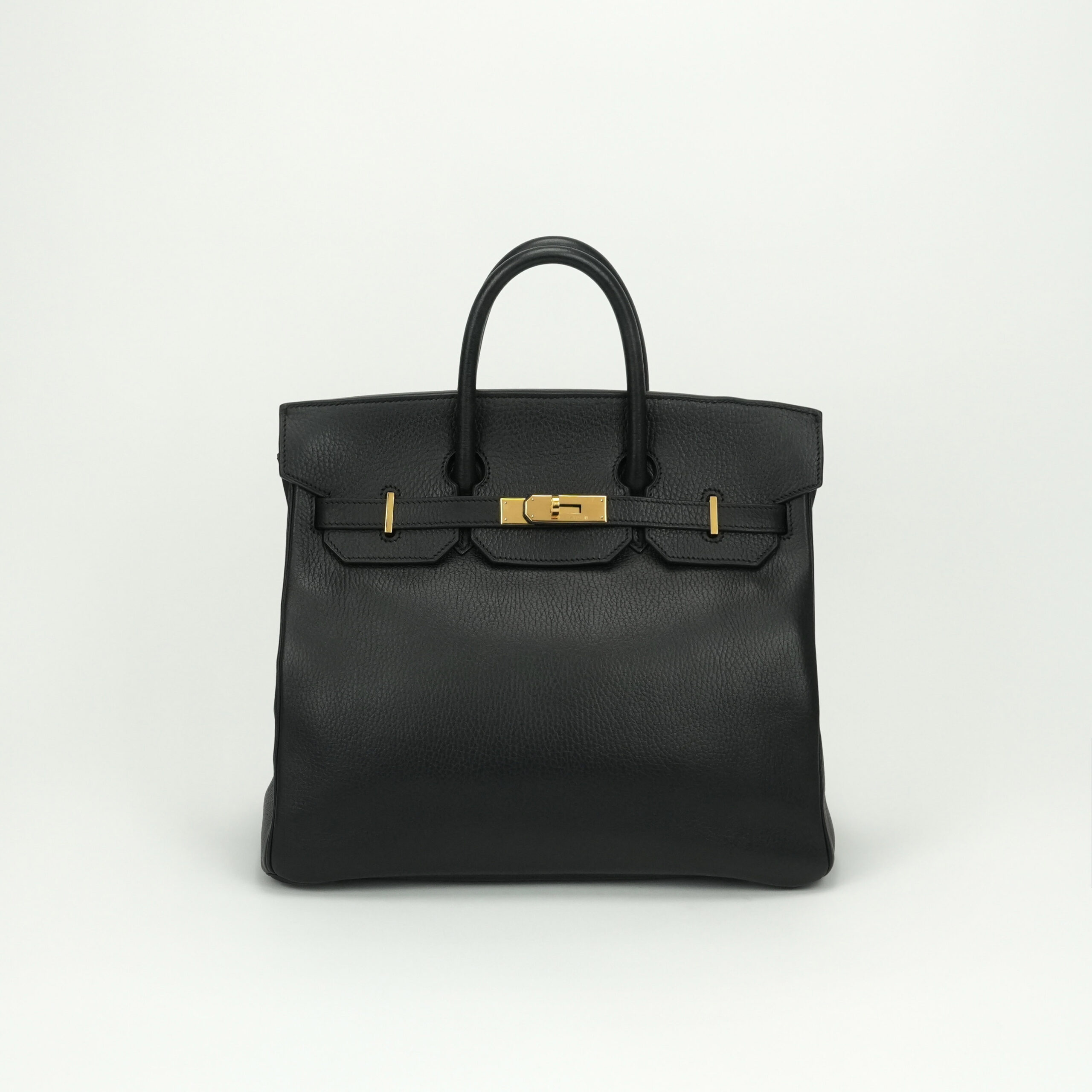 投稿記事「エルメス オータクロア 32 アルデンヌ ブラック ゴールド金具を買取しました！」の商品画像