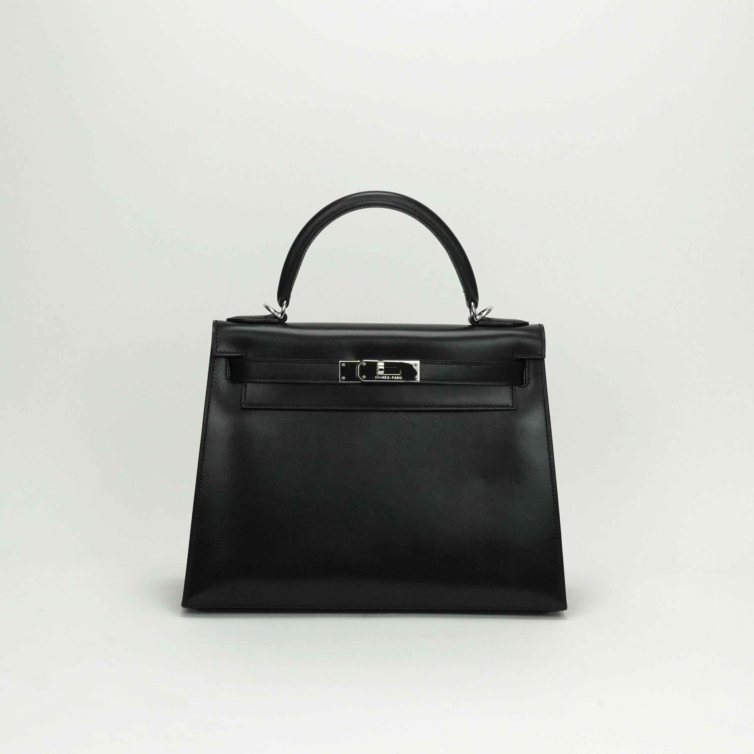 投稿記事「エルメス ケリー28 ボックスカーフ ブラック シルバー金具を買取しました！」の商品画像