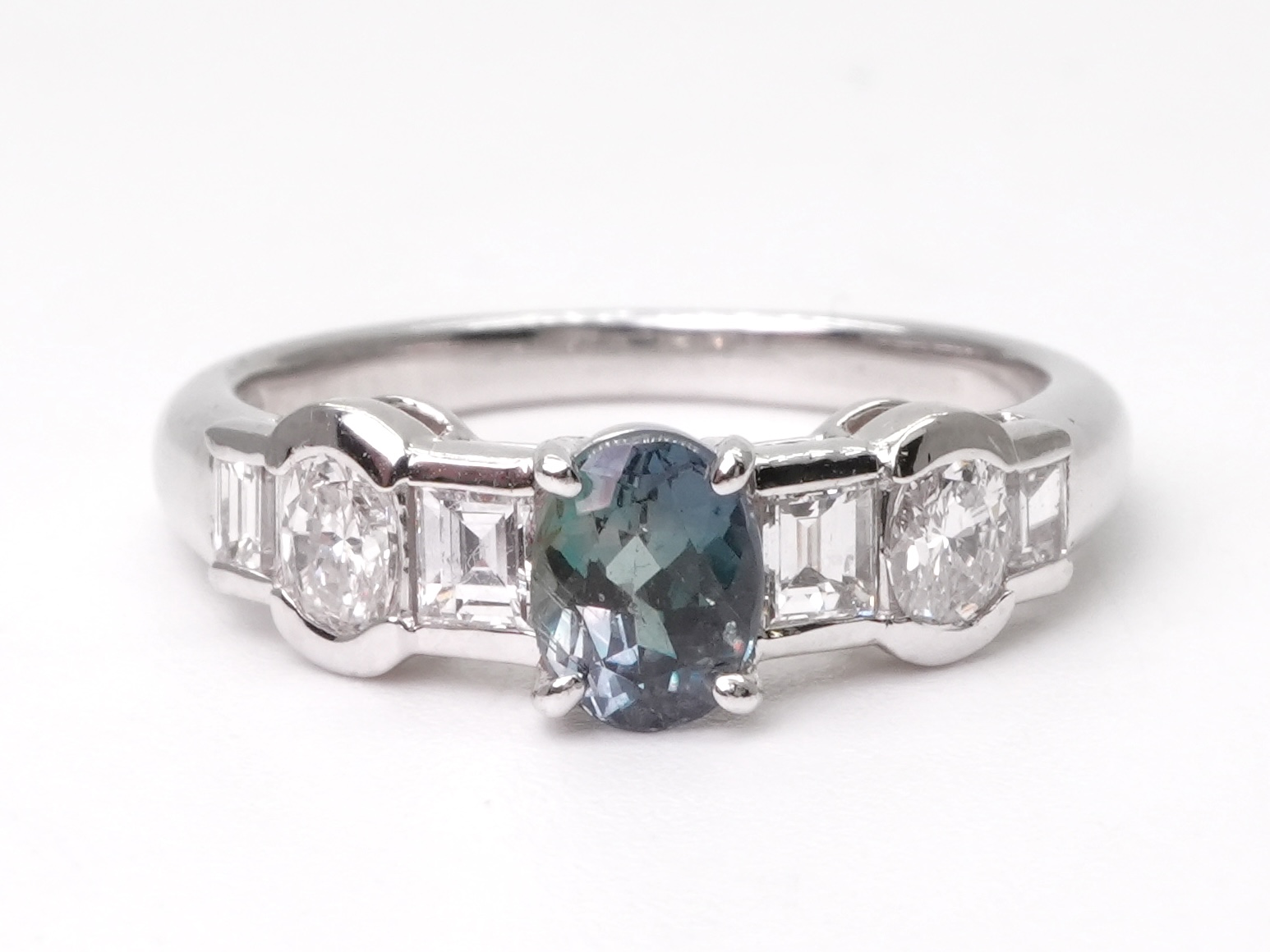 投稿記事「アレキサンドライト ダイヤリング pt900 0.59ct 0.52ctを買取しました！」の商品画像