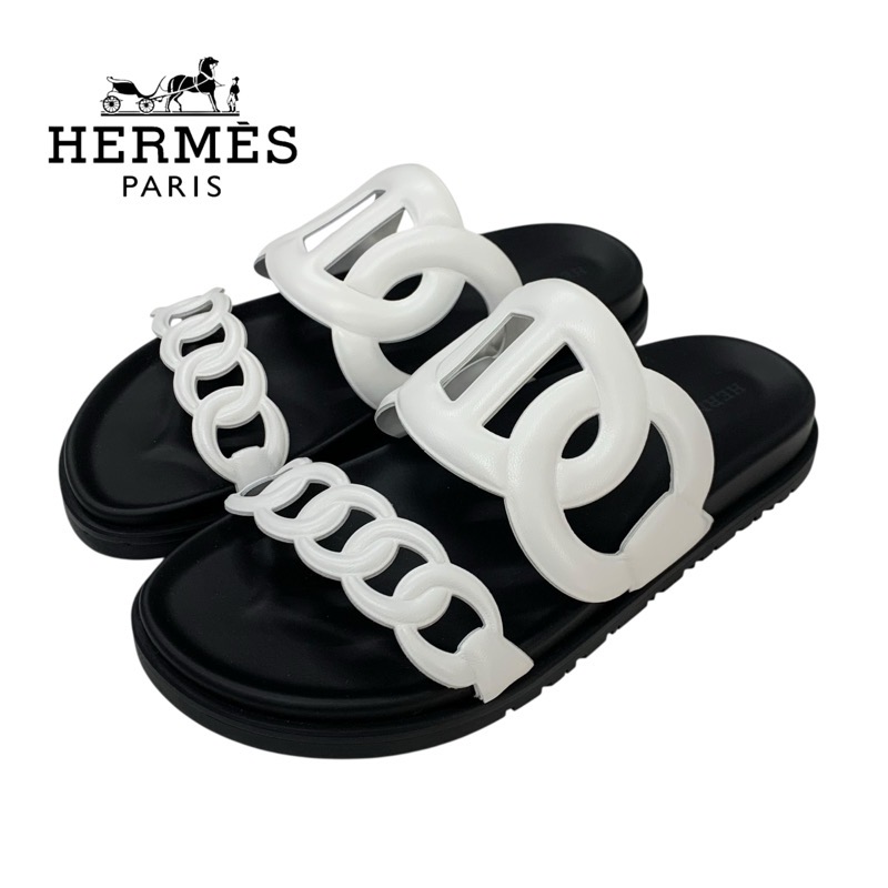 投稿記事「エルメス エクストラ シェーヌダンクル レザー フラットサンダル ホワイトを買取しました！」の商品画像