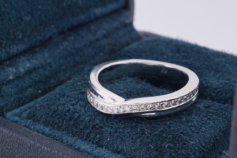 投稿記事「ハリーウィンストン ワンロウパヴェ バンド ダイヤ リング を買取しました！」の商品画像