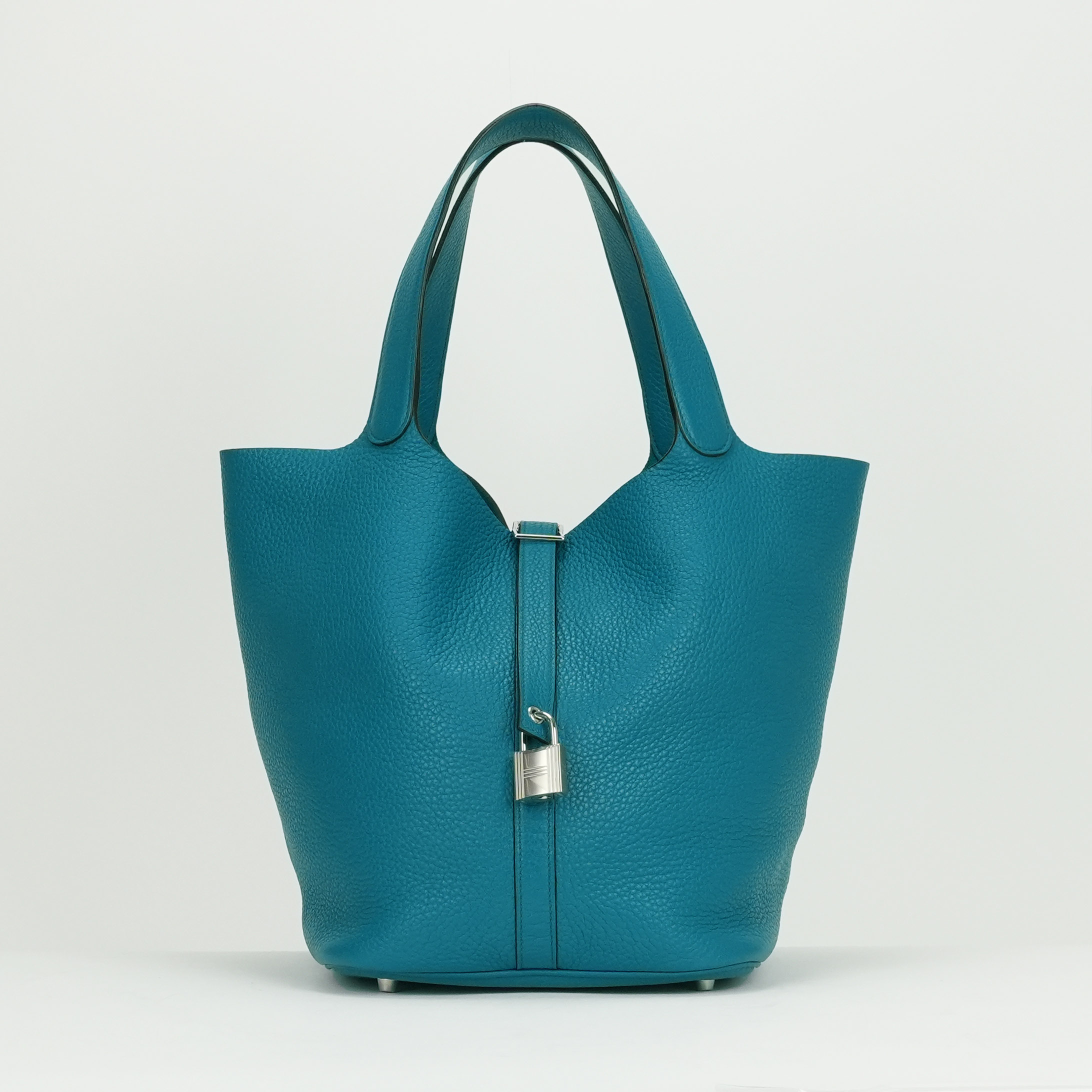 投稿記事「エルメス ピコタンロックGM トリヨンクレマンス ターコイズ シルバー金具を買取しました！」の商品画像