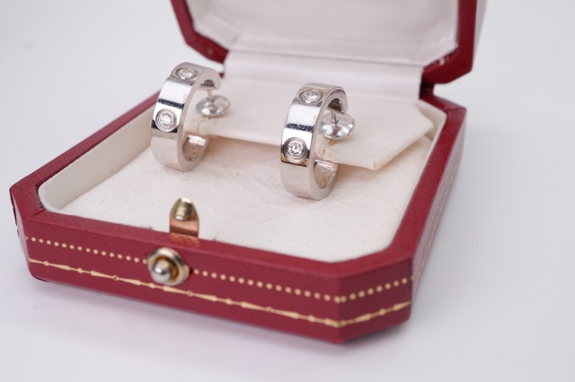 投稿記事「カルティエ ラブ フル ダイヤ ピアス を買取しました！」の商品画像