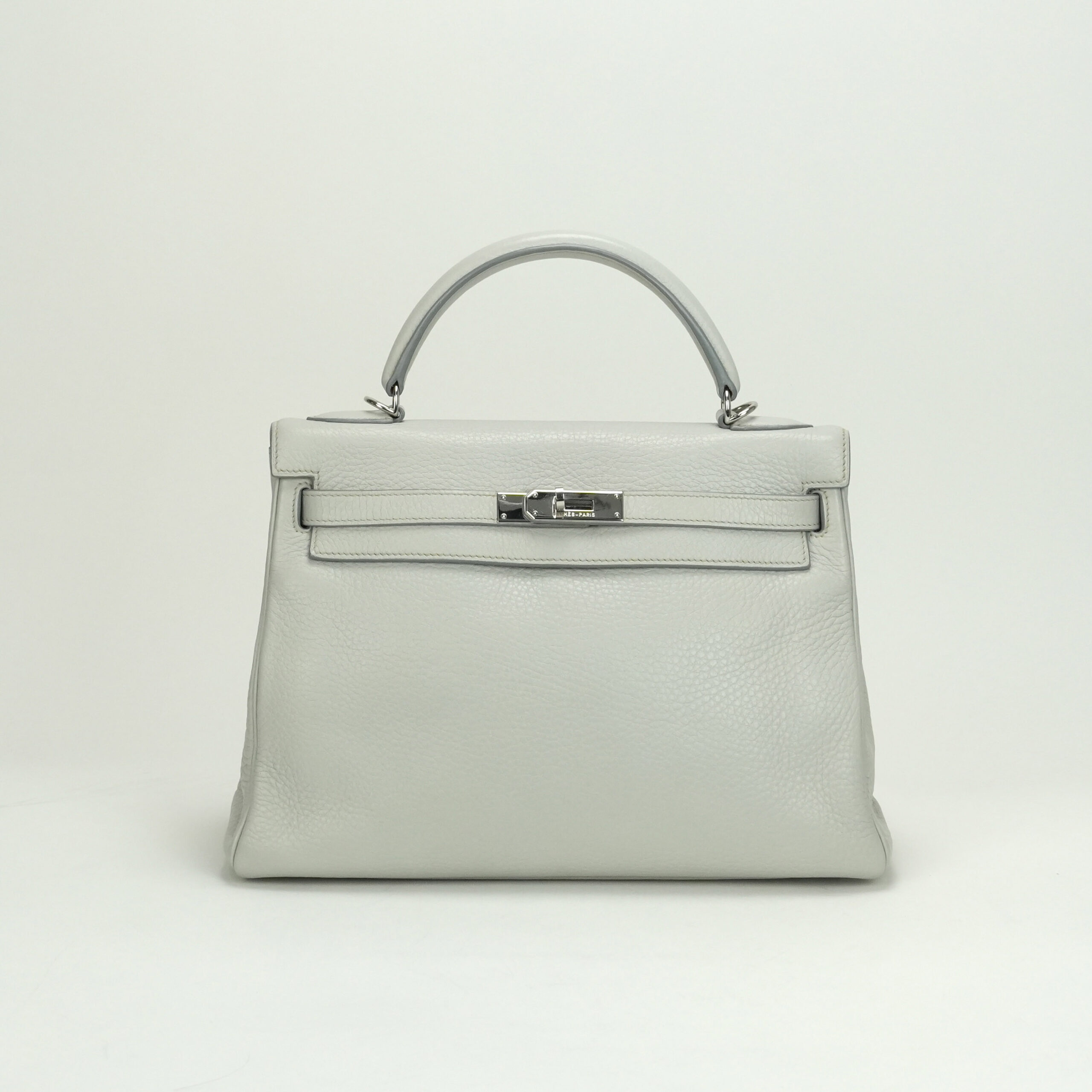 投稿記事「エルメス ケリー32 トリヨンクレマンス パールグレー シルバー金具を買取しました！」の商品画像