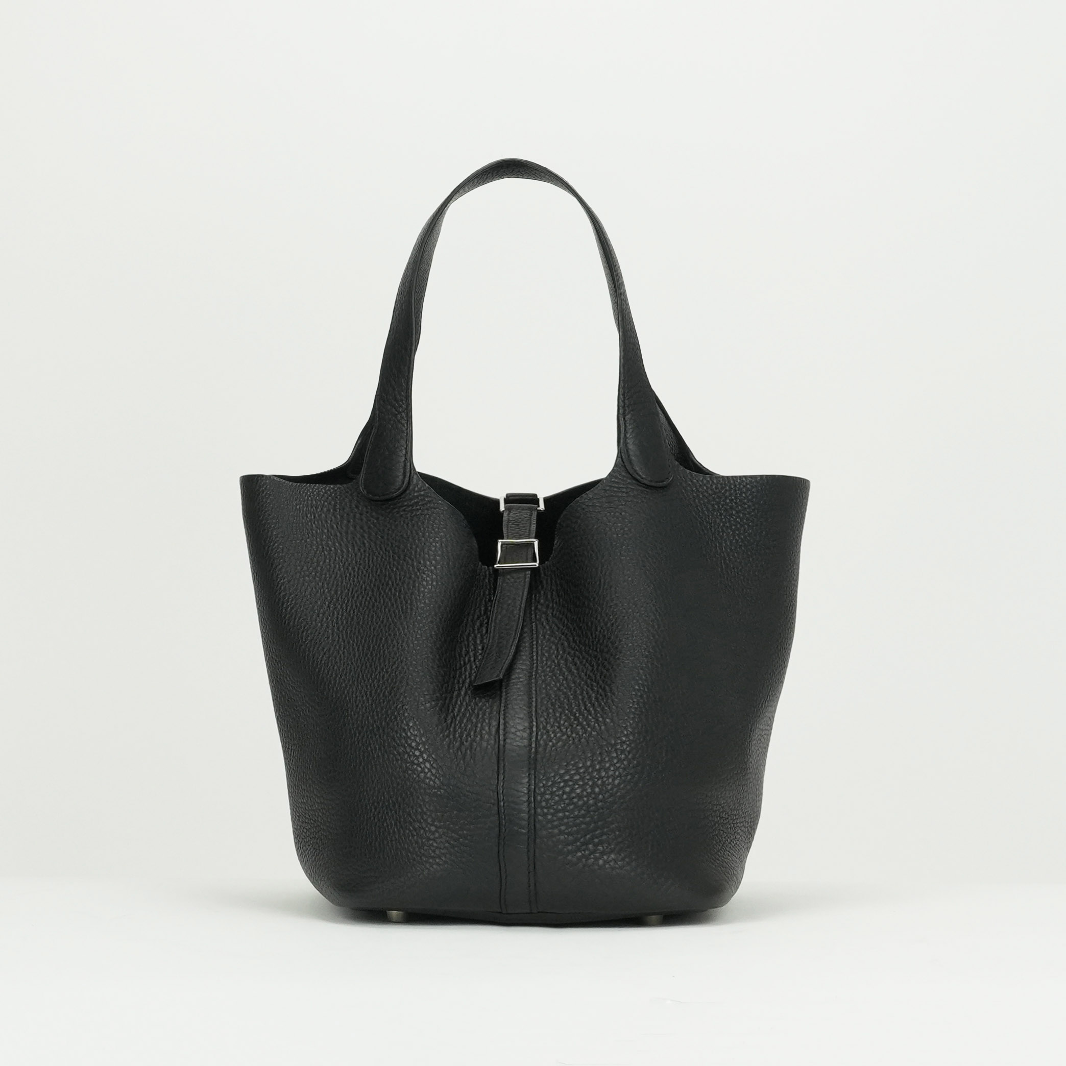 投稿記事「エルメス ピコタンMM トリヨンクレマンス ブラック ゴールド金具を買取しました！」の商品画像