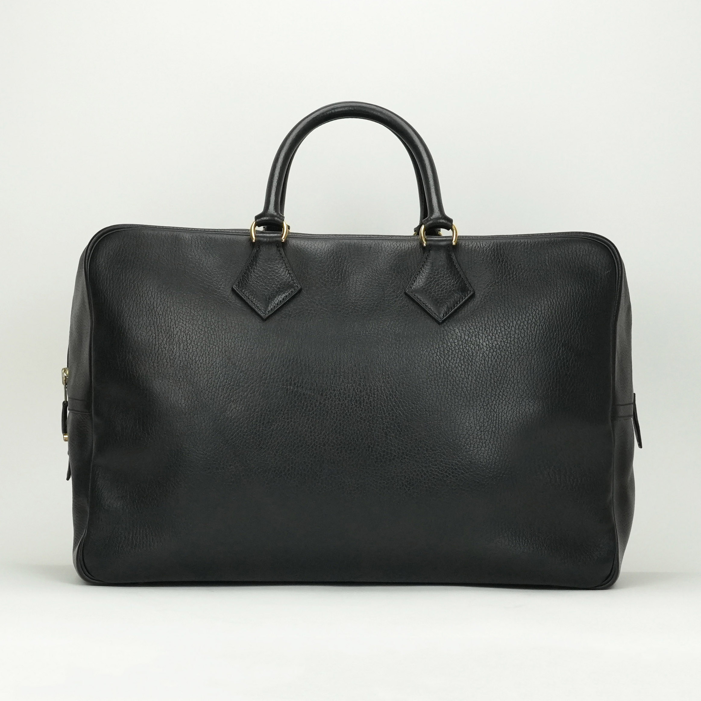 投稿記事「エルメス ヴィクトリア43 アルデンヌ ブラック ゴールド金具を買取しました！」の商品画像