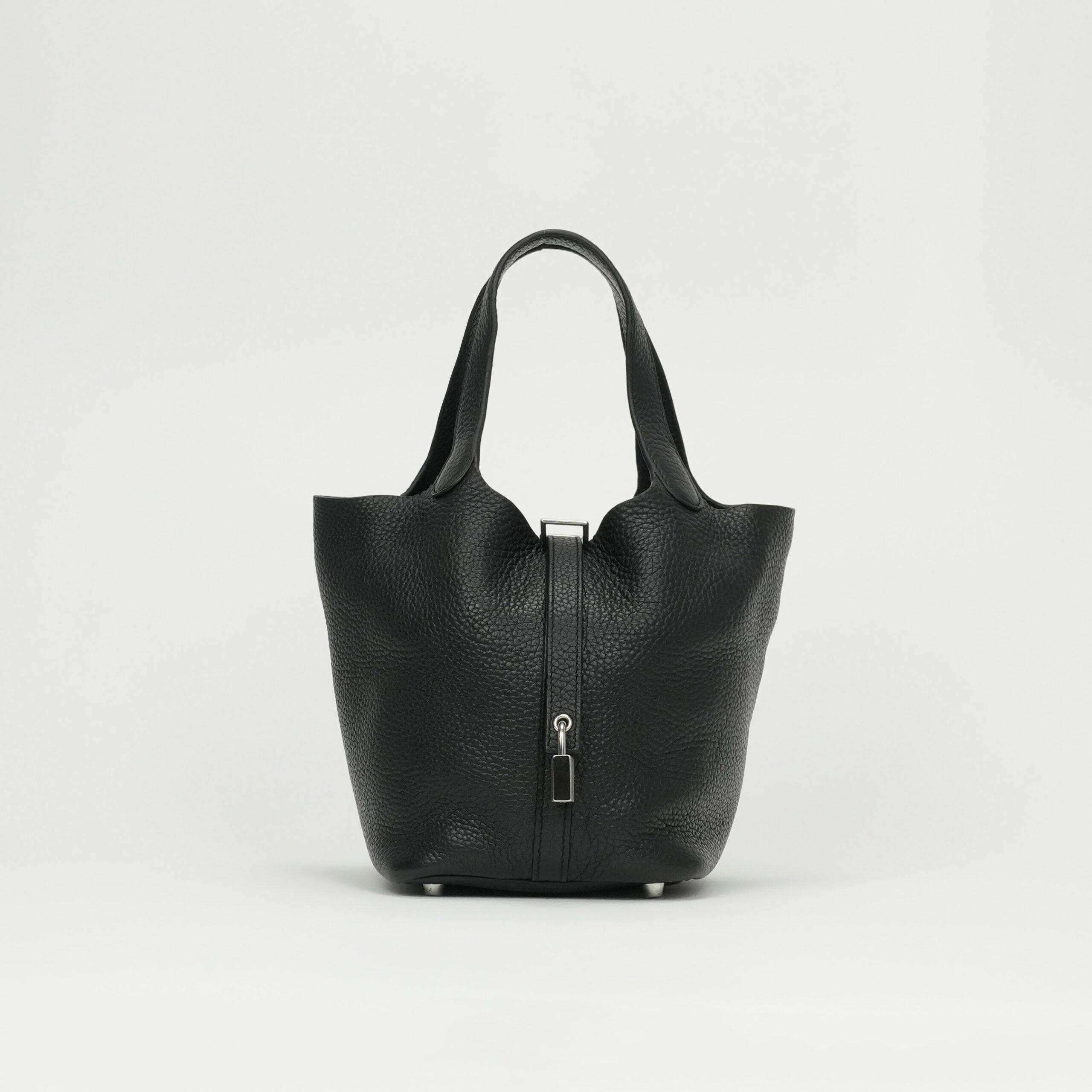 投稿記事「エルメス ピコタンロックPM トリヨンクレマンス ブラック シルバー金具を買取しました！」の商品画像