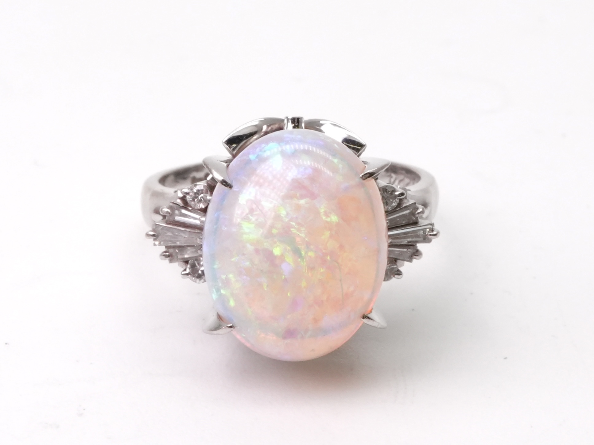 投稿記事「オパール ダイヤ リング Pm900 5.98ct 0.224ctを買取しました！」の商品画像