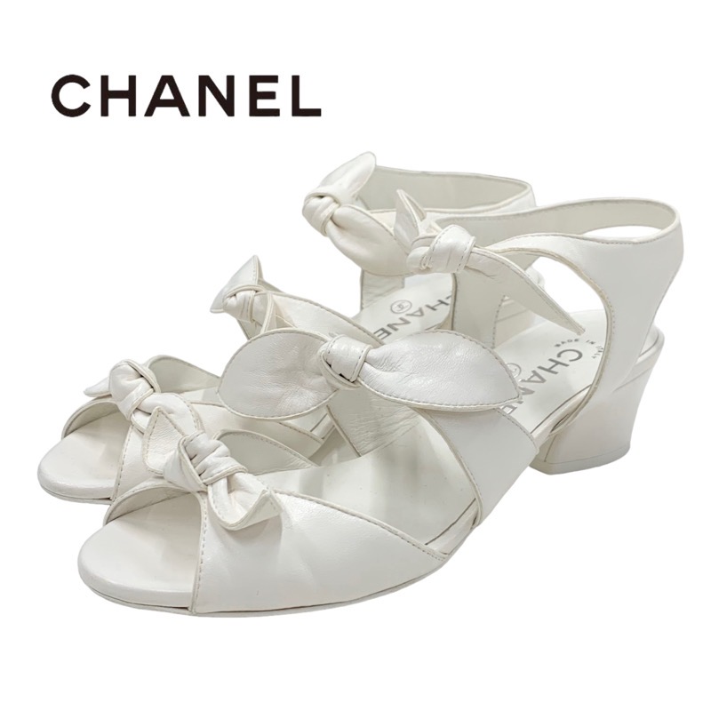 投稿記事「シャネル レザー ココマーク リボン サンダル ホワイトを買取しました！」の商品画像