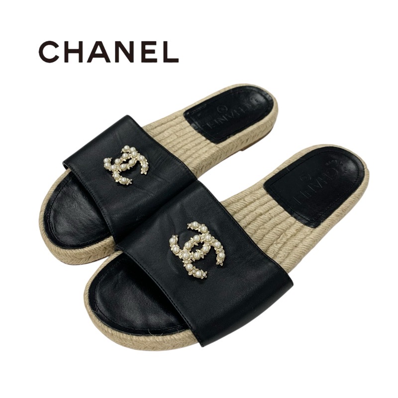 投稿記事「シャネル ココマーク エスパドリーユ パール フラットサンダル ブラックを買取しました！」の商品画像