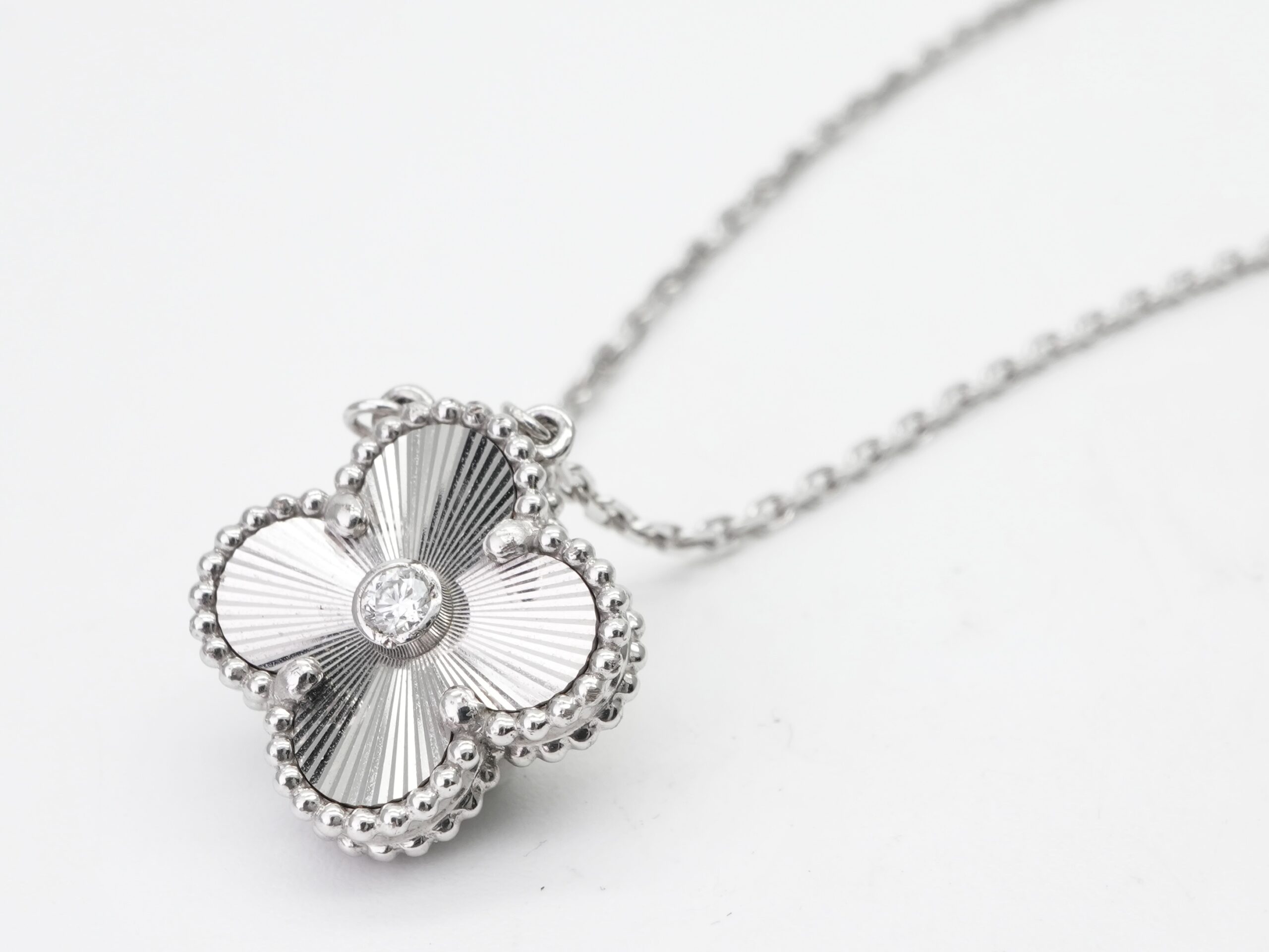 投稿記事「ヴァンクリーフ&アーペル ヴィンテージアルハンブラ 1Pダイヤ 2020年ホリデー限定 ネックレスを買取しました！」の商品画像