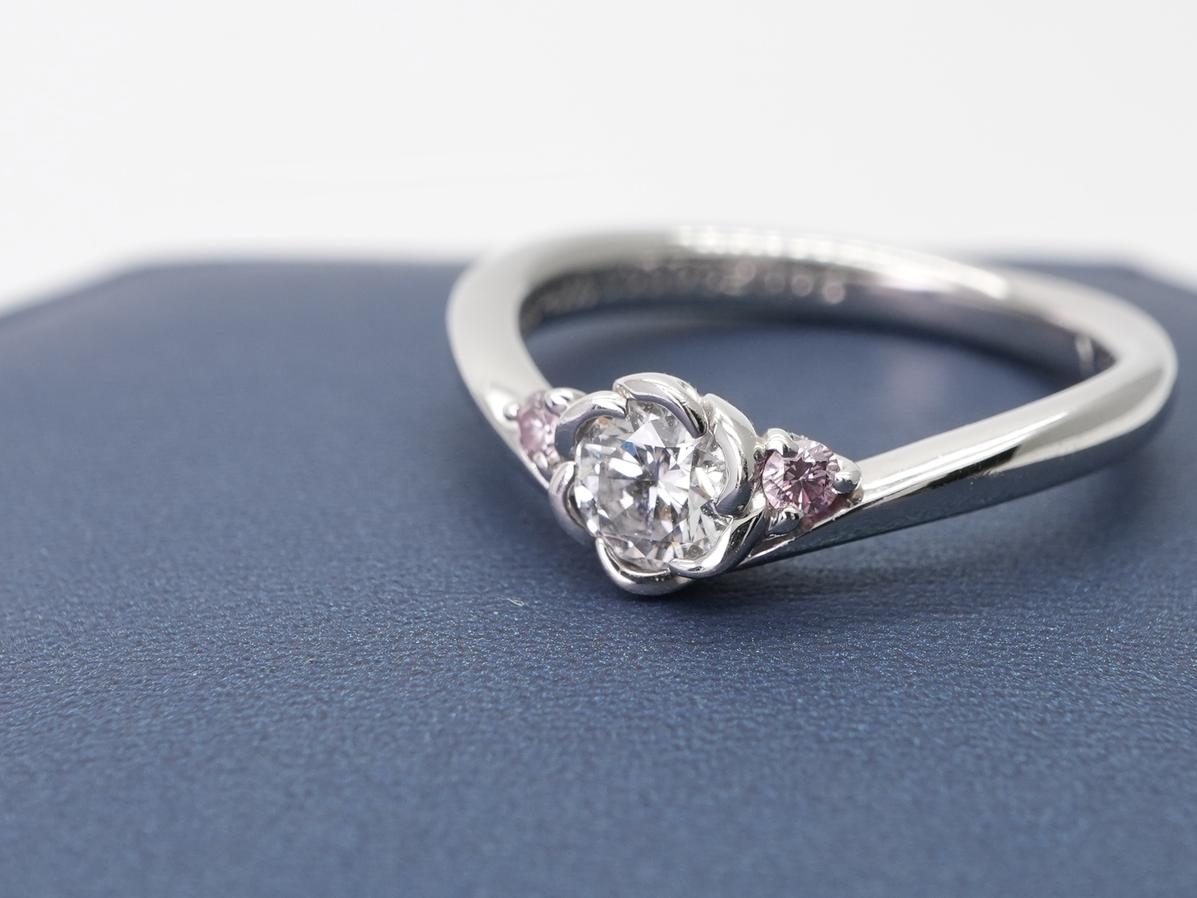 投稿記事「トレセンテ ペオニヤV ダイヤリングを買取しました！」の商品画像