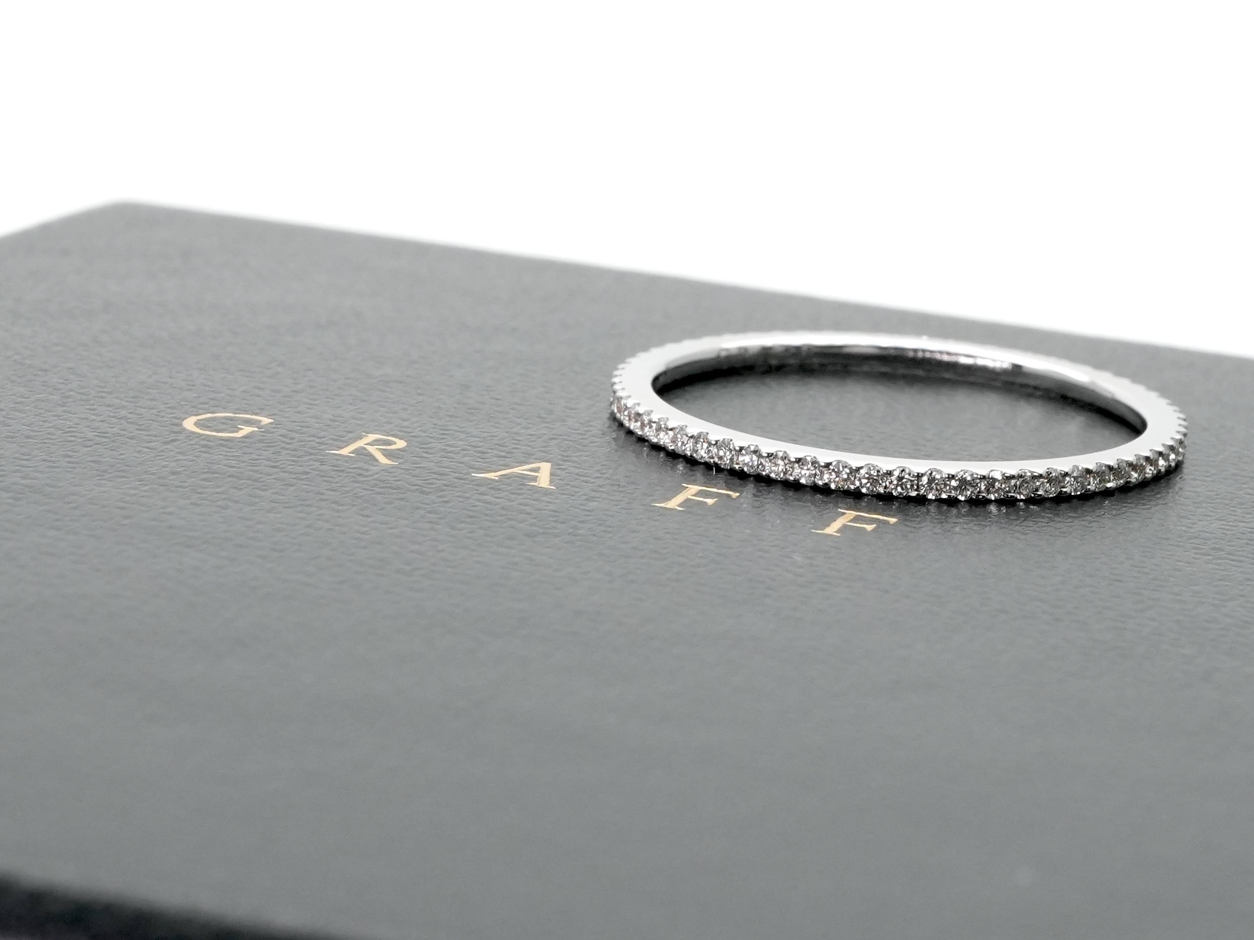 投稿記事「グラフ キャッスルセット ラウンド ダイヤモンド ウェディングバンド を買取しました！」の商品画像