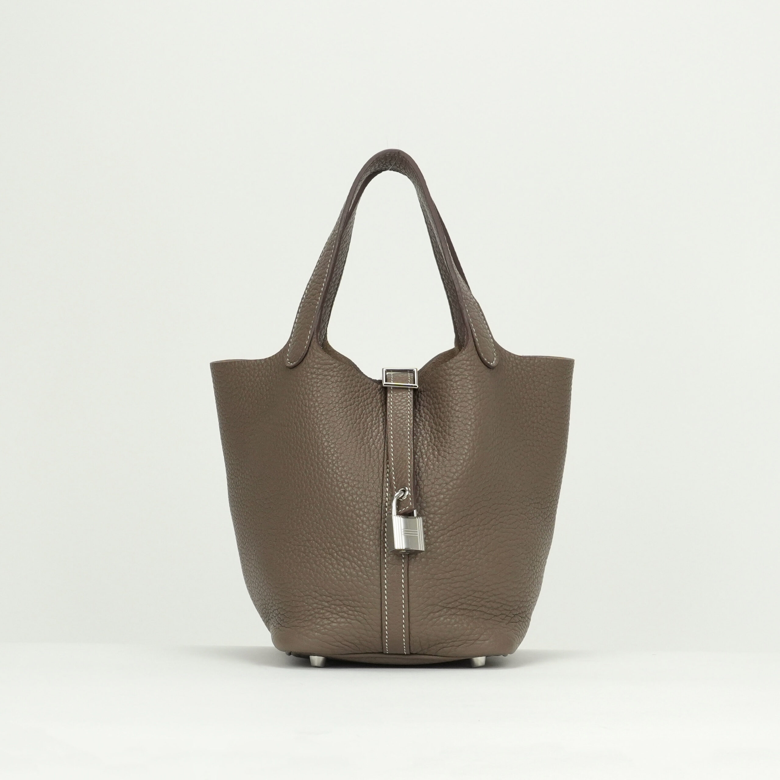 投稿記事「エルメス ピコタンロックPM トリヨンクレマンス エトゥープ シルバー金具を買取しました！」の商品画像