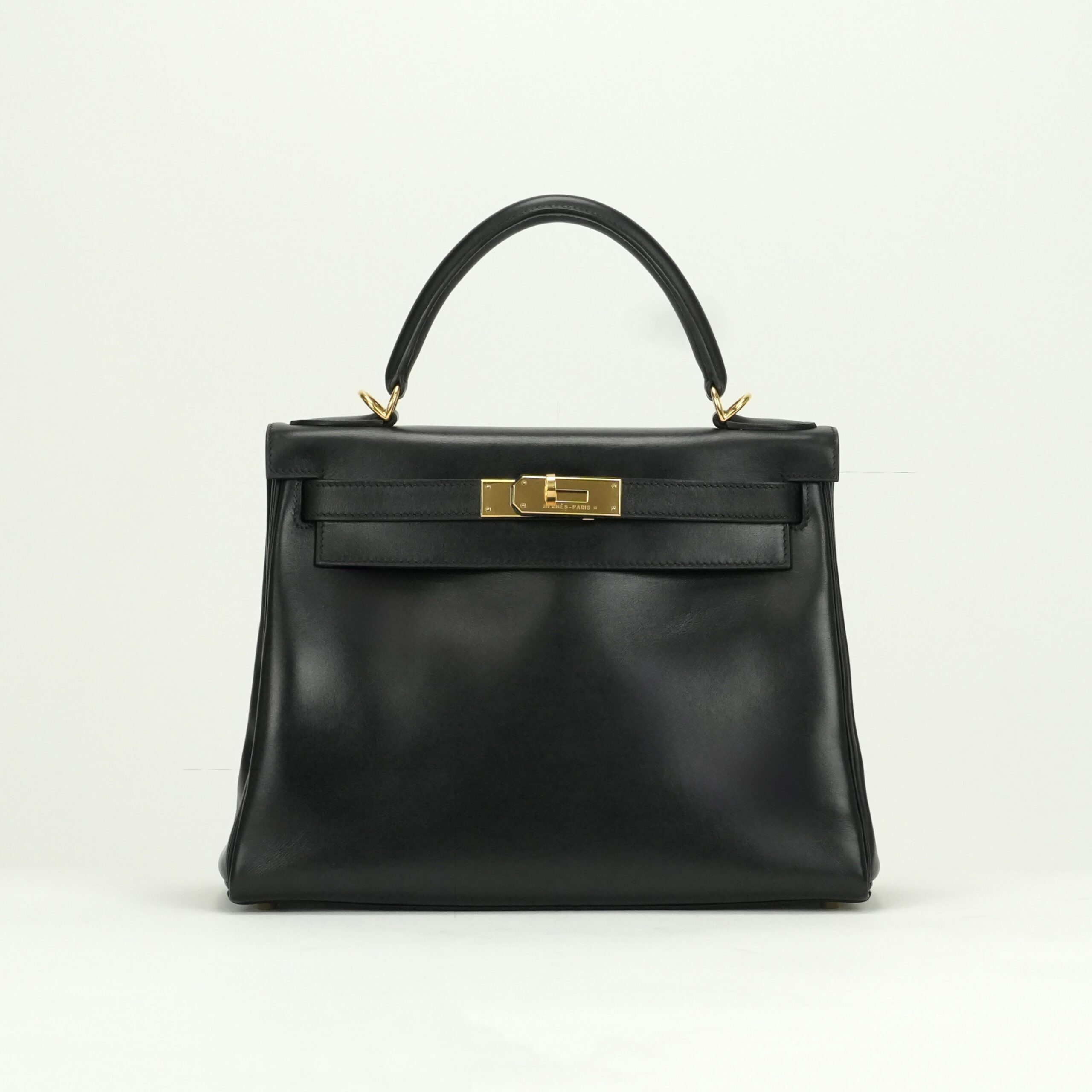 投稿記事「エルメス ケリー28 内縫い ボックスカーフ ブラック ゴールド金具を買取しました！」の商品画像