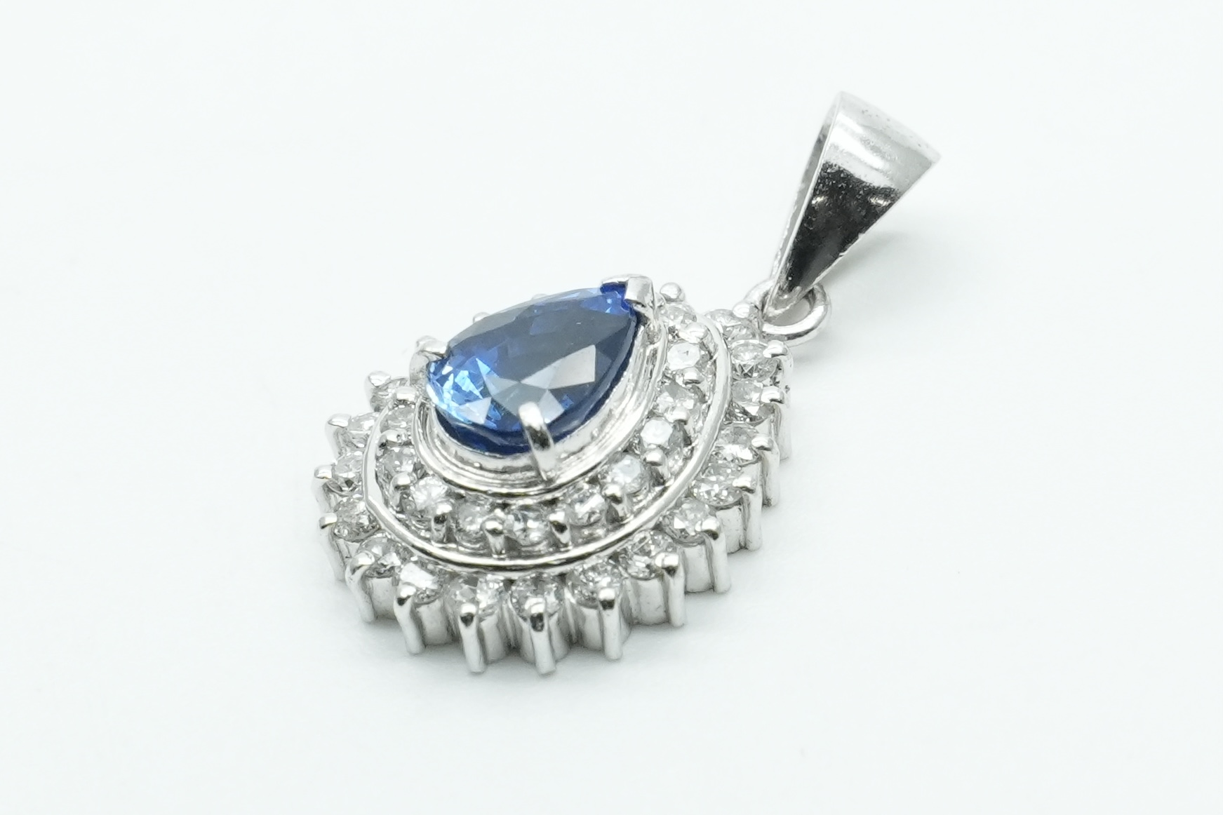 投稿記事「サファイヤ ダイヤ トップ Pt900 0.83ct D0.44ctを買取しました！」の商品画像