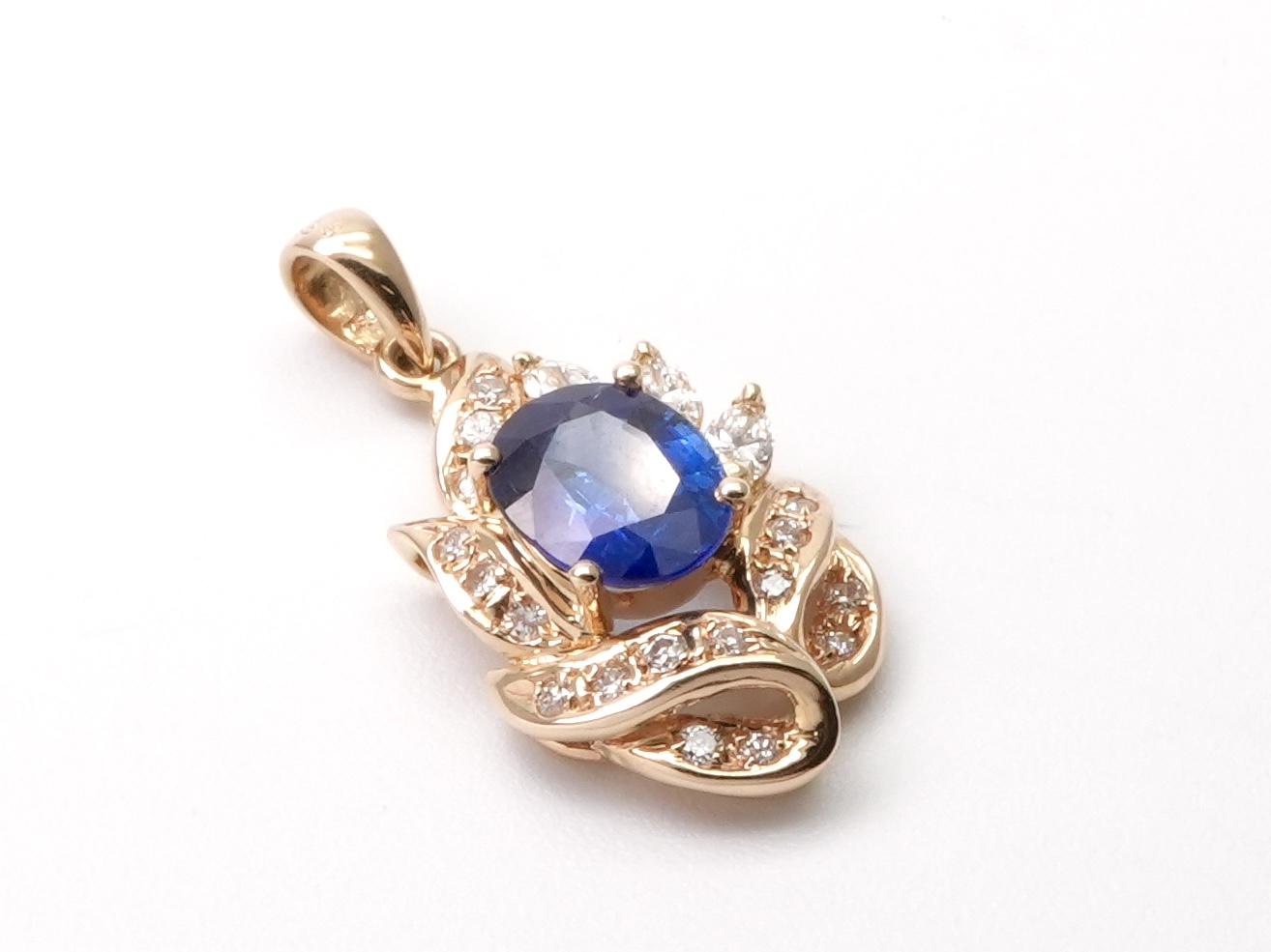 投稿記事「サファイア ダイヤトップ K18 1.33ctを買取しました！」の商品画像