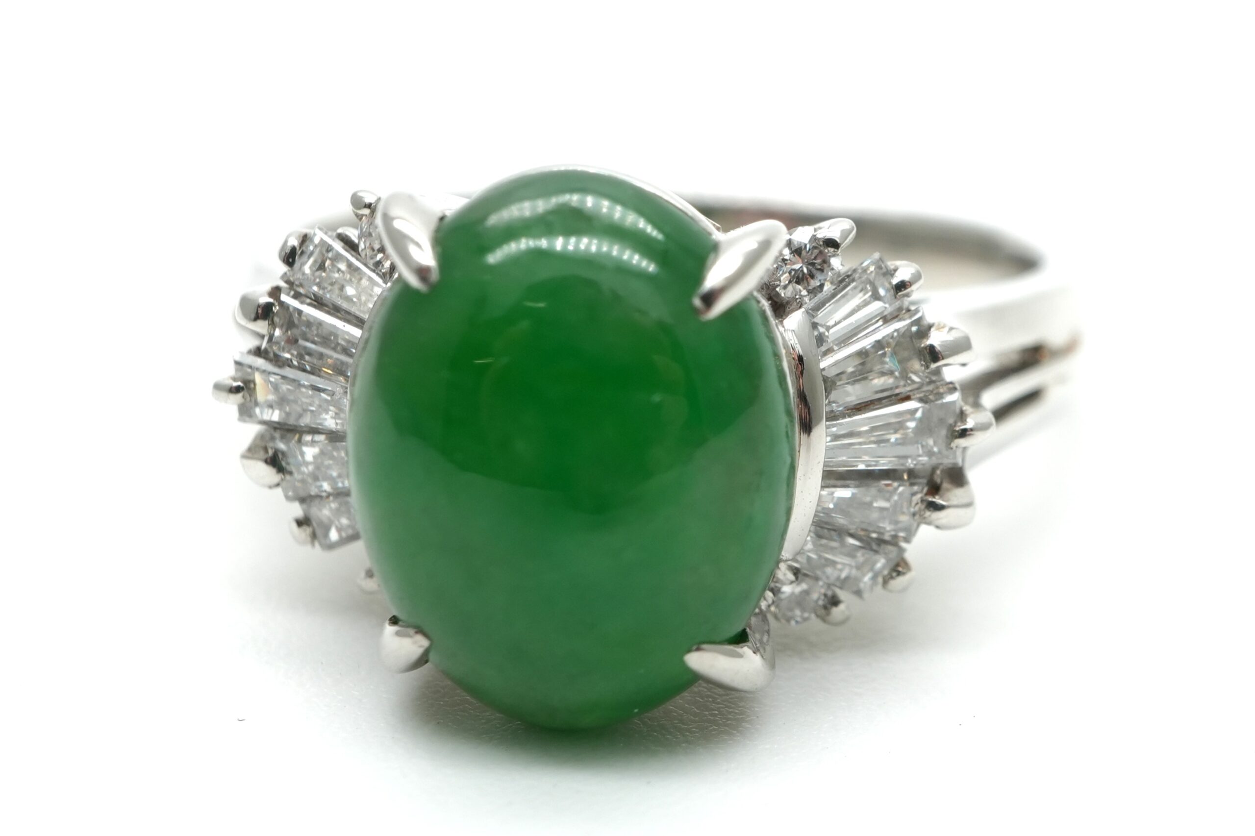 投稿記事「翡翠 ダイヤ リング Pt900 J3.16 D0.46ct を買取しました！」の商品画像