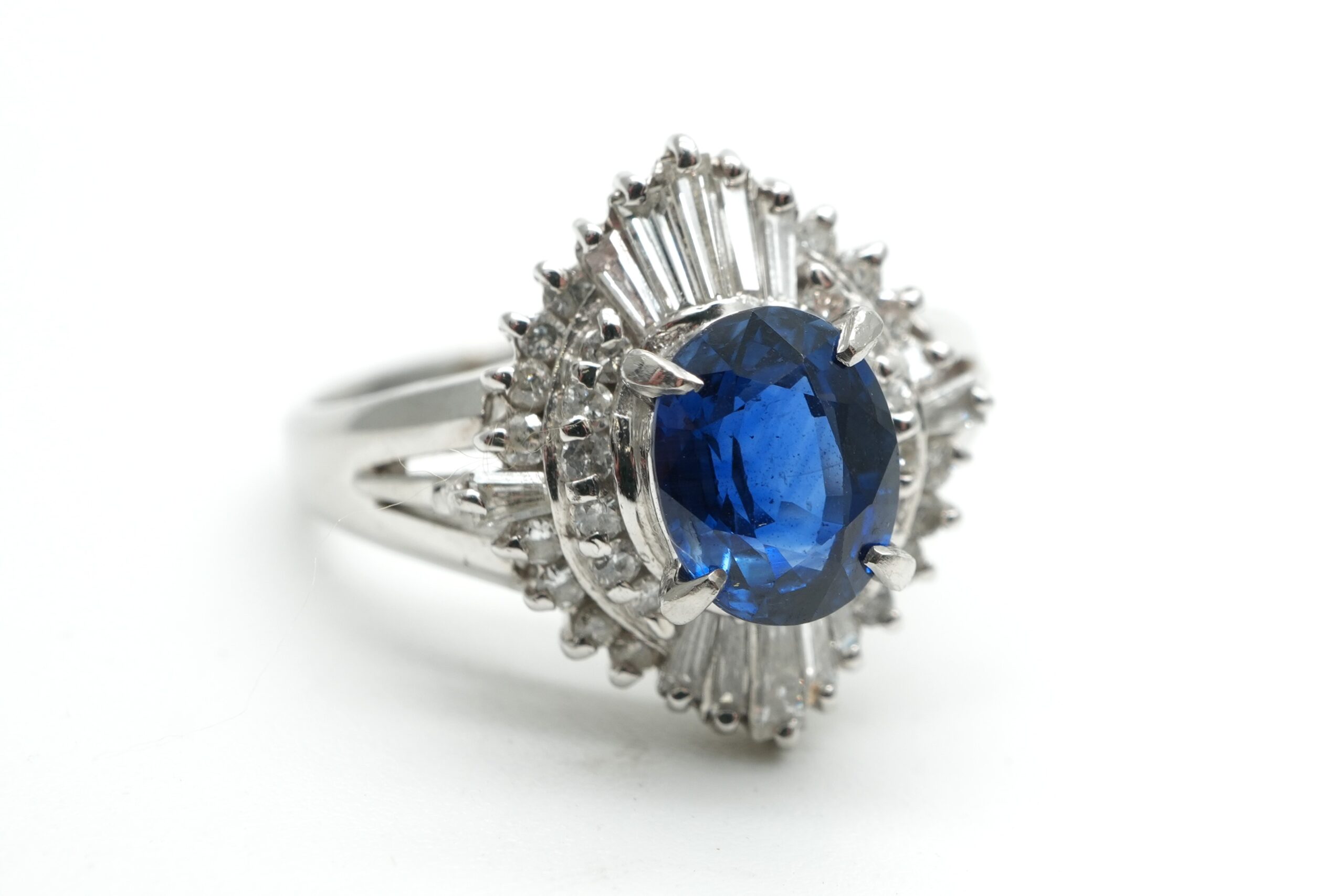 投稿記事「サファイヤ ダイヤ リング Pt900 1.37ct D0.48ctを買取しました！」の商品画像